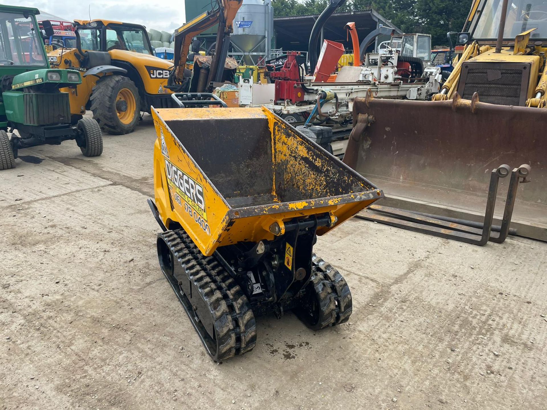 2018 JCB HTD-5 MINI TRACKED DUMPER, RUNS DRIVES AND DUMPS, HIGH TIP DUMP, 2 SPEED TRACKING *PLUS VAT - Image 3 of 7