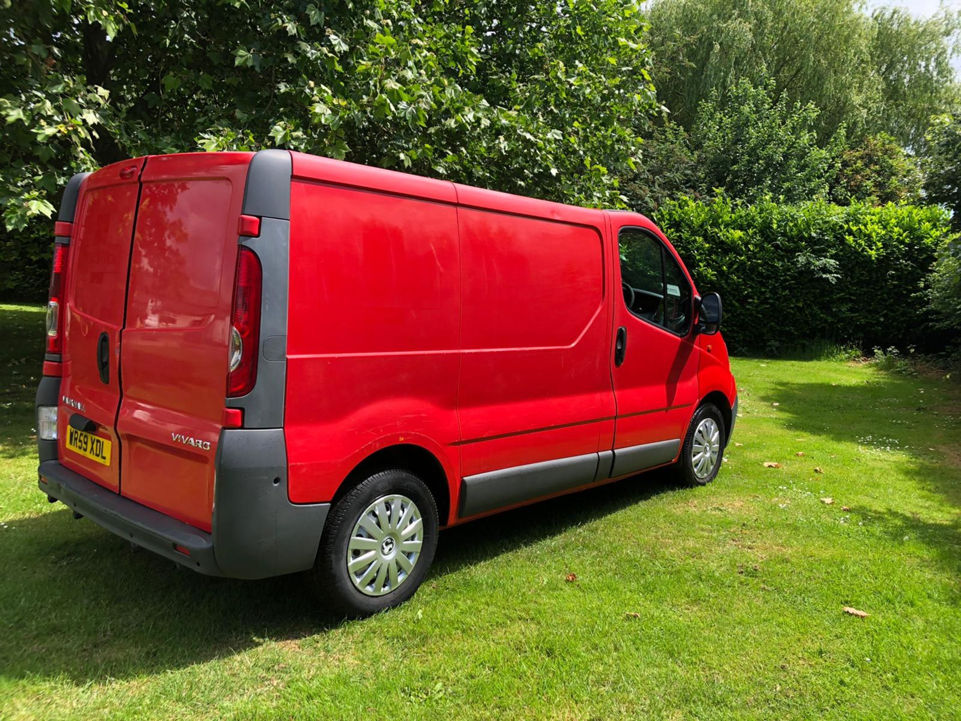 KB - 2009 VAUXHALL VIVARO 2700 CDTI SWB RED PANEL VAN, 2.0 DIESEL ENGINE, 79,026 MILES *PLUS - Image 7 of 14