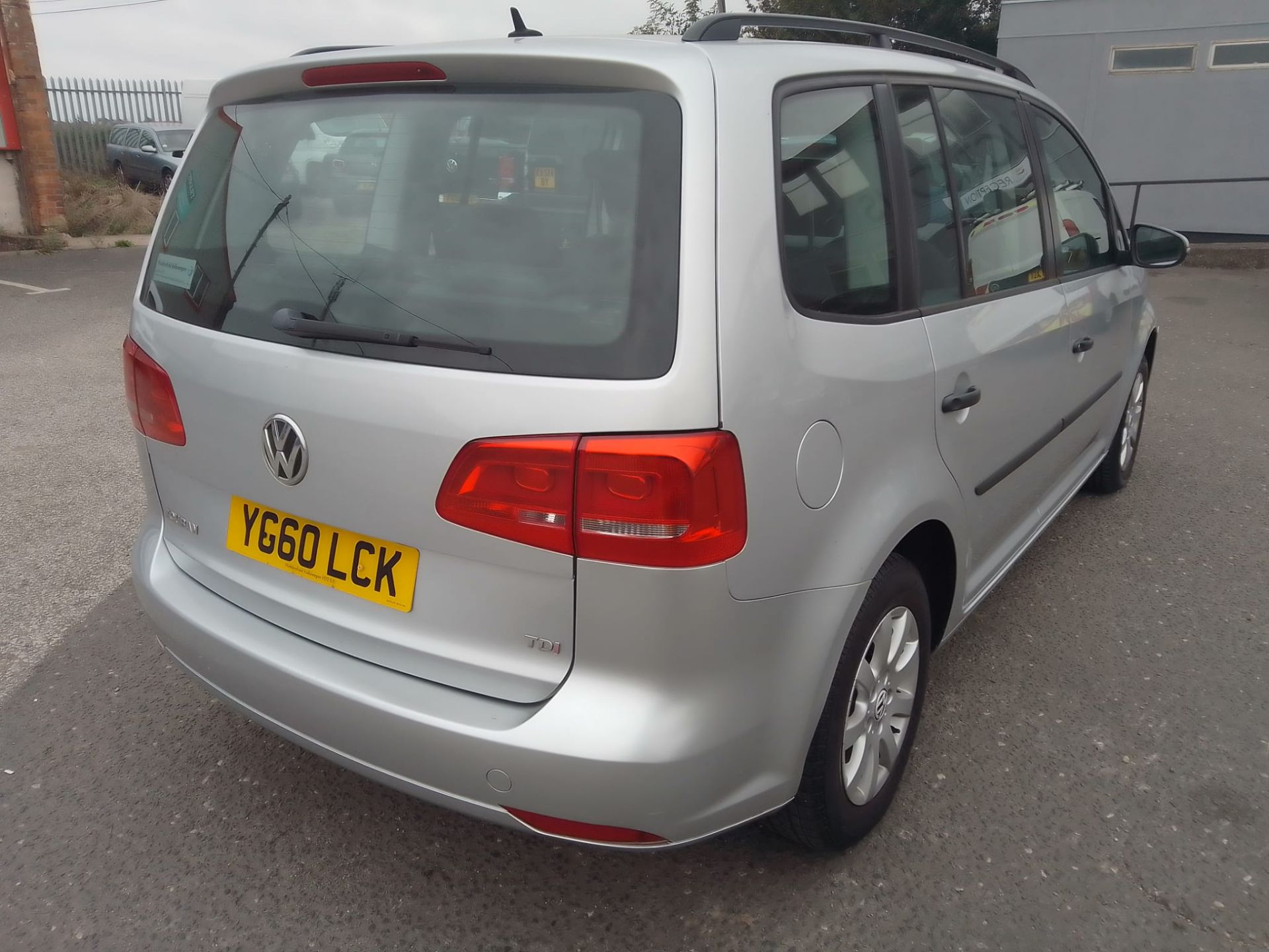 2010 VOLKSWAGEN TOURAN S TDI 106 7 SEATER SILVER MPV, 1.6 DIESEL, 48,038 MILES *NO VAT* - Image 7 of 13