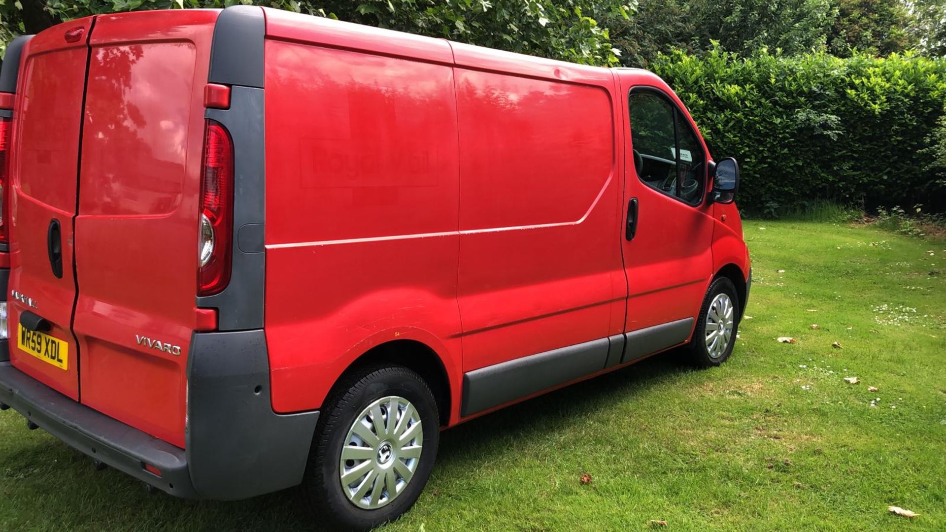 KB - 2009 VAUXHALL VIVARO 2700 CDTI SWB RED PANEL VAN, 2.0 DIESEL ENGINE, 79,026 MILES *PLUS - Image 8 of 14