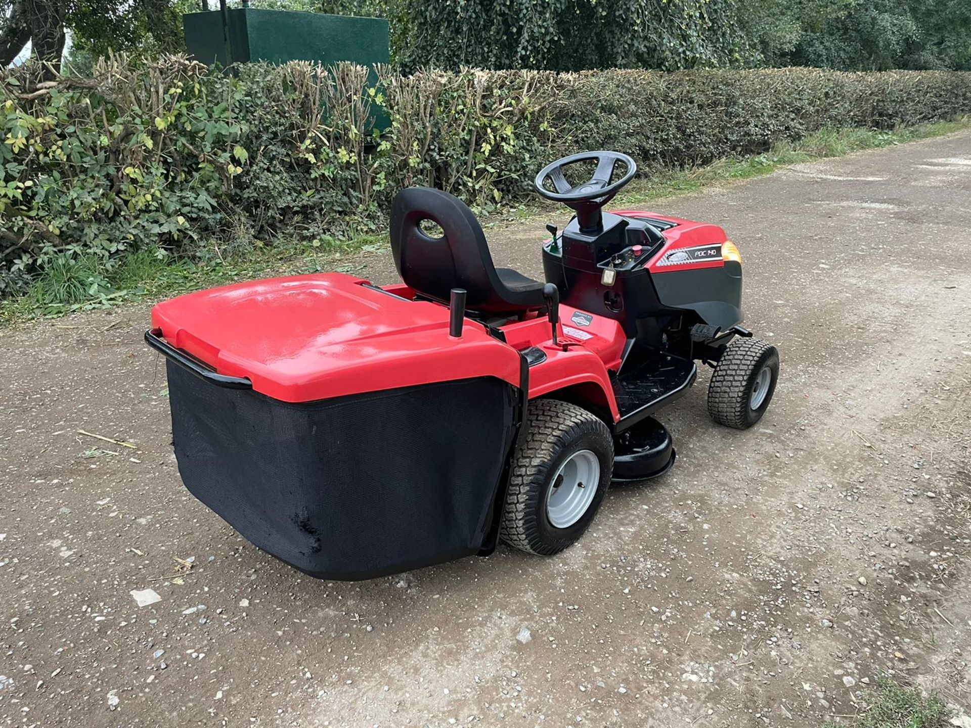 CASTEL GARDEN PDC140 RIDE ON MOWER, RUNS DRIVES CUTS, 13hp BRIGGS AND STRATTON ENGINE *NO VAT* - Image 5 of 11