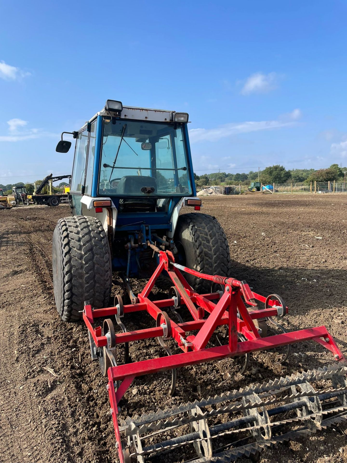 FORD 2120 TRACTOR WITH CULTIVATOR, 4 WHEEL DRIVE, STILL IN USE, RUNS AND WORKS *NO VAT* - Image 5 of 6