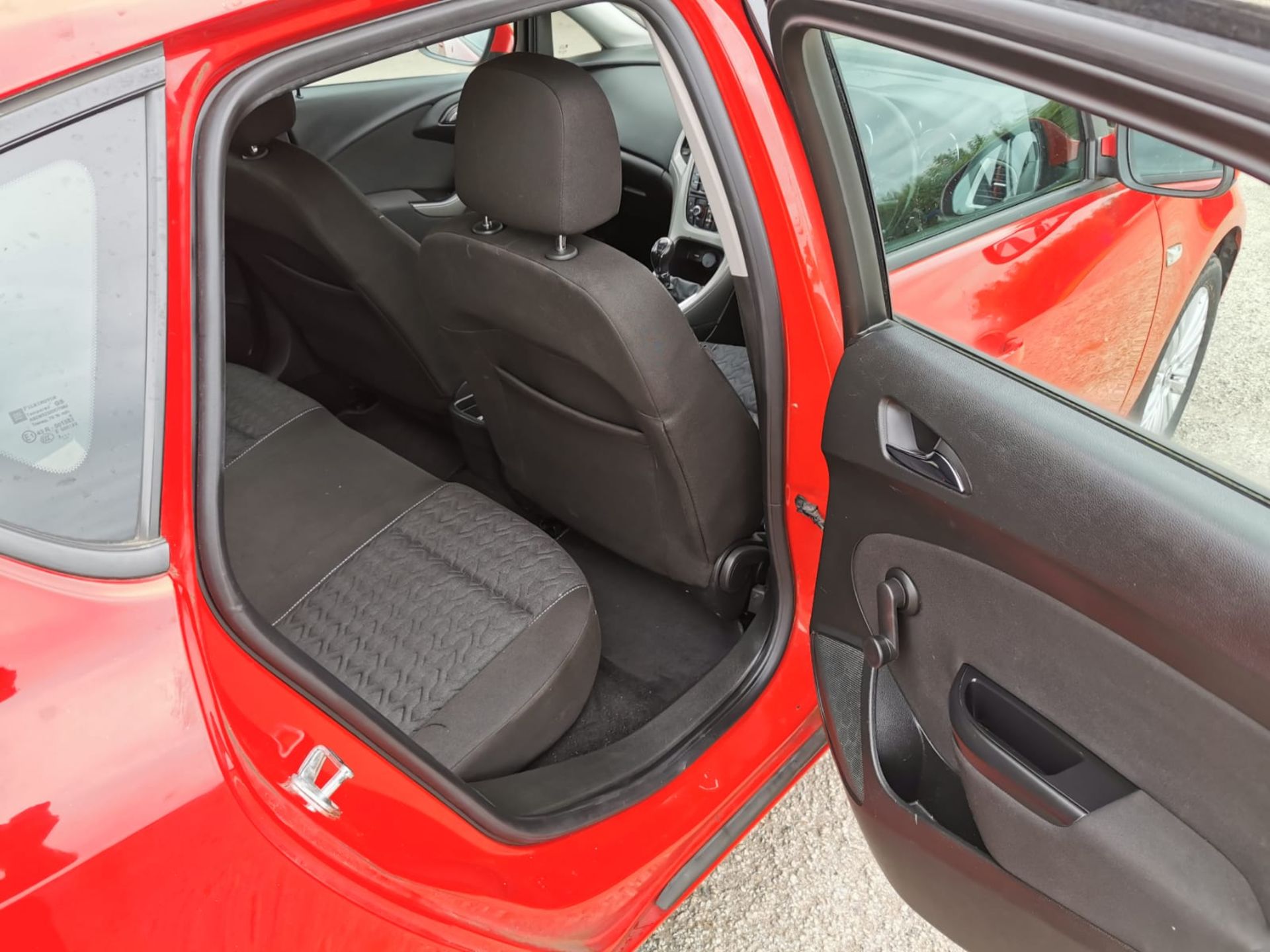 2013 VAUXHALL ASTRA ENERGY CDTI RED HATCHBACK, 1.7 DIESEL, SHOWING 2 PREVIOUS KEEPERS - Image 11 of 18