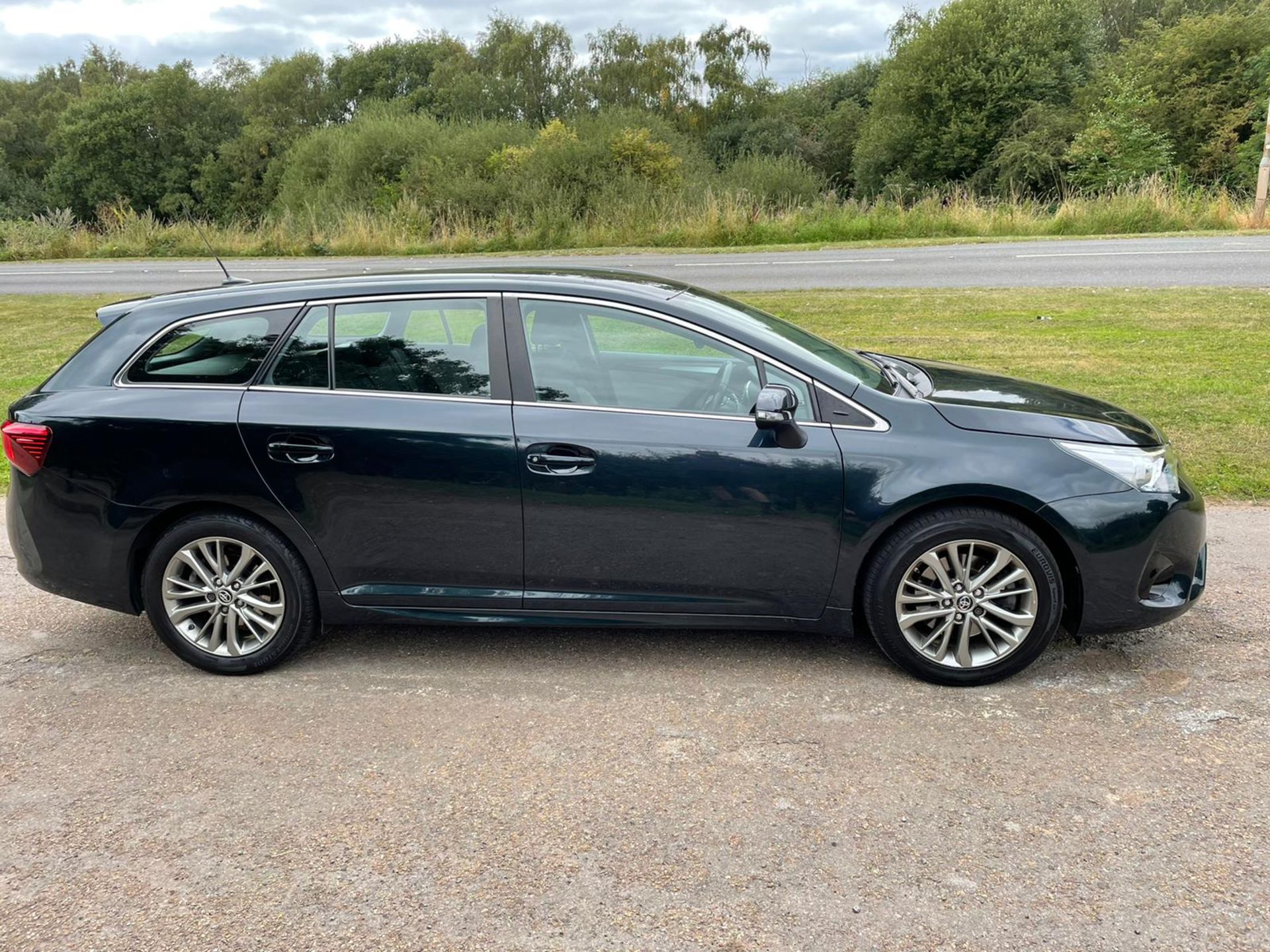 2016 TOYOTA AVENSIS BUSINESS EDITION D-4D BLACK ESTATE, 73,971 MILES, 2.2 DIESEL *NO VAT* - Image 8 of 26