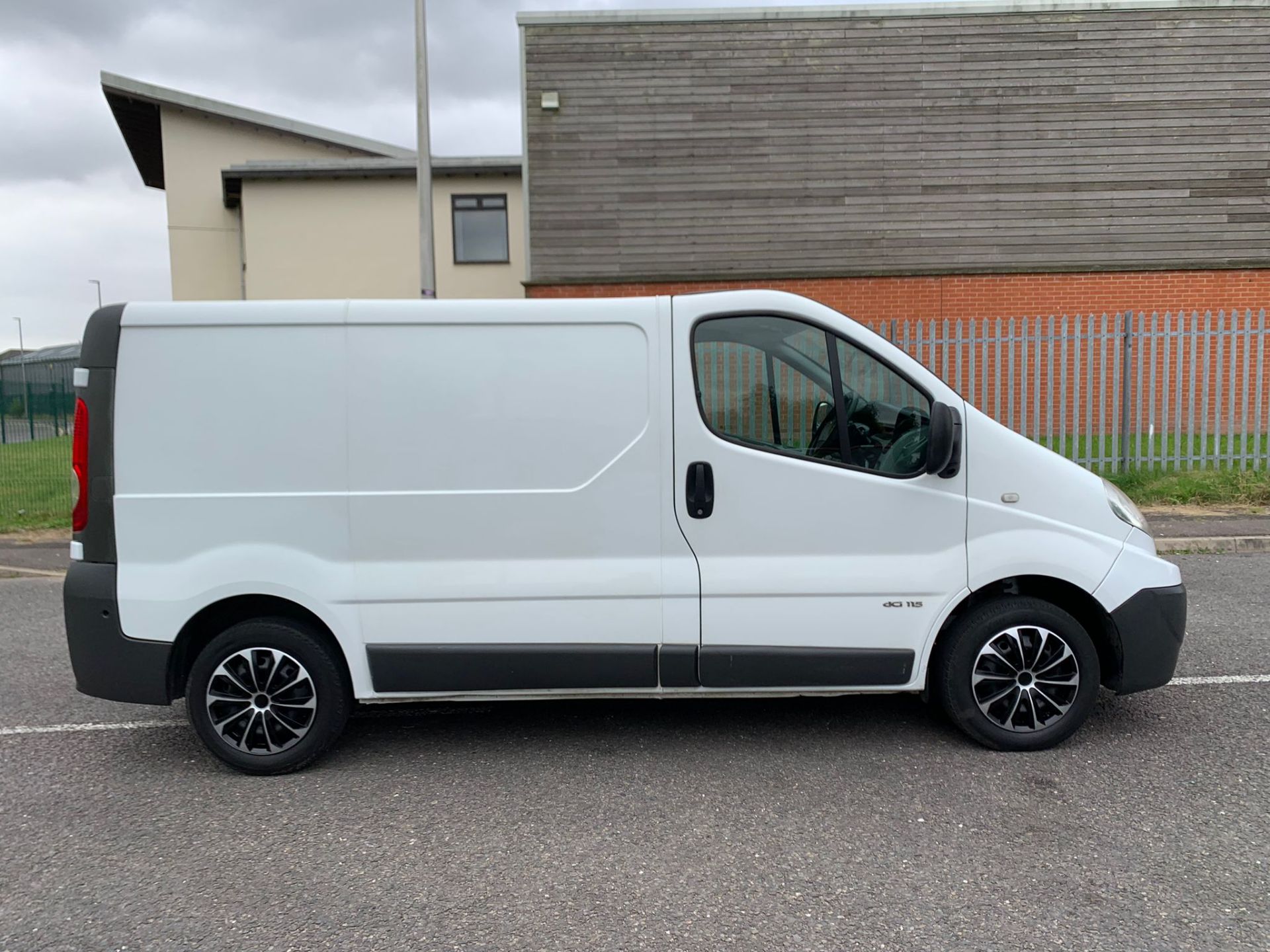 2008/58 REG RENAULT TRAFIC SL27+ DCI 115 2.0 DIESEL PANEL VAN, SHOWING 3 FORMER KEEPERS *NO VAT* - Image 8 of 16