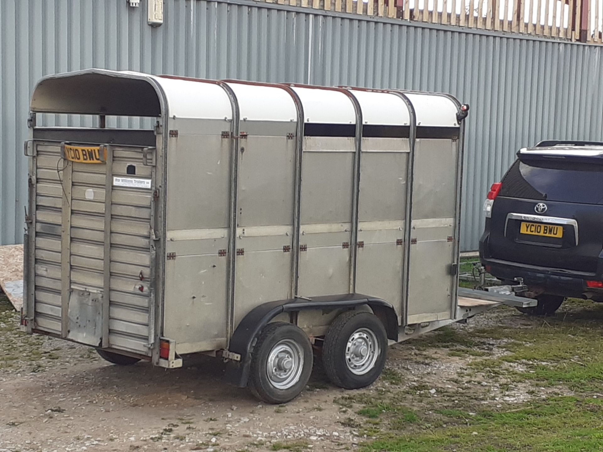 IFOR WILLIAMS 10ft LIVESTOCK CATTLE TRAILER, COMPLETE WITH CART RACK CARRIER *NO VAT* - Image 2 of 5