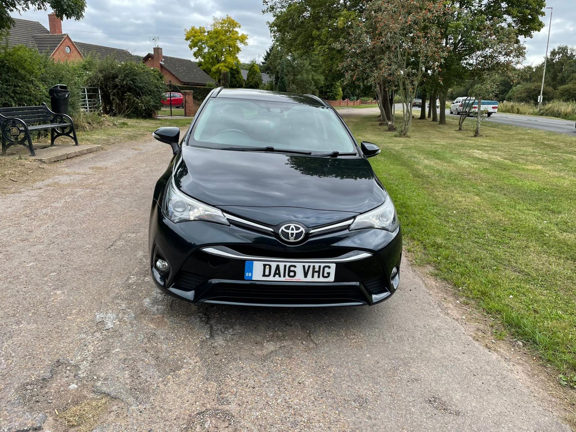 2016 TOYOTA AVENSIS BUSINESS EDITION D-4D BLACK ESTATE, 73,971 MILES, 2.2 DIESEL *NO VAT* - Image 2 of 26