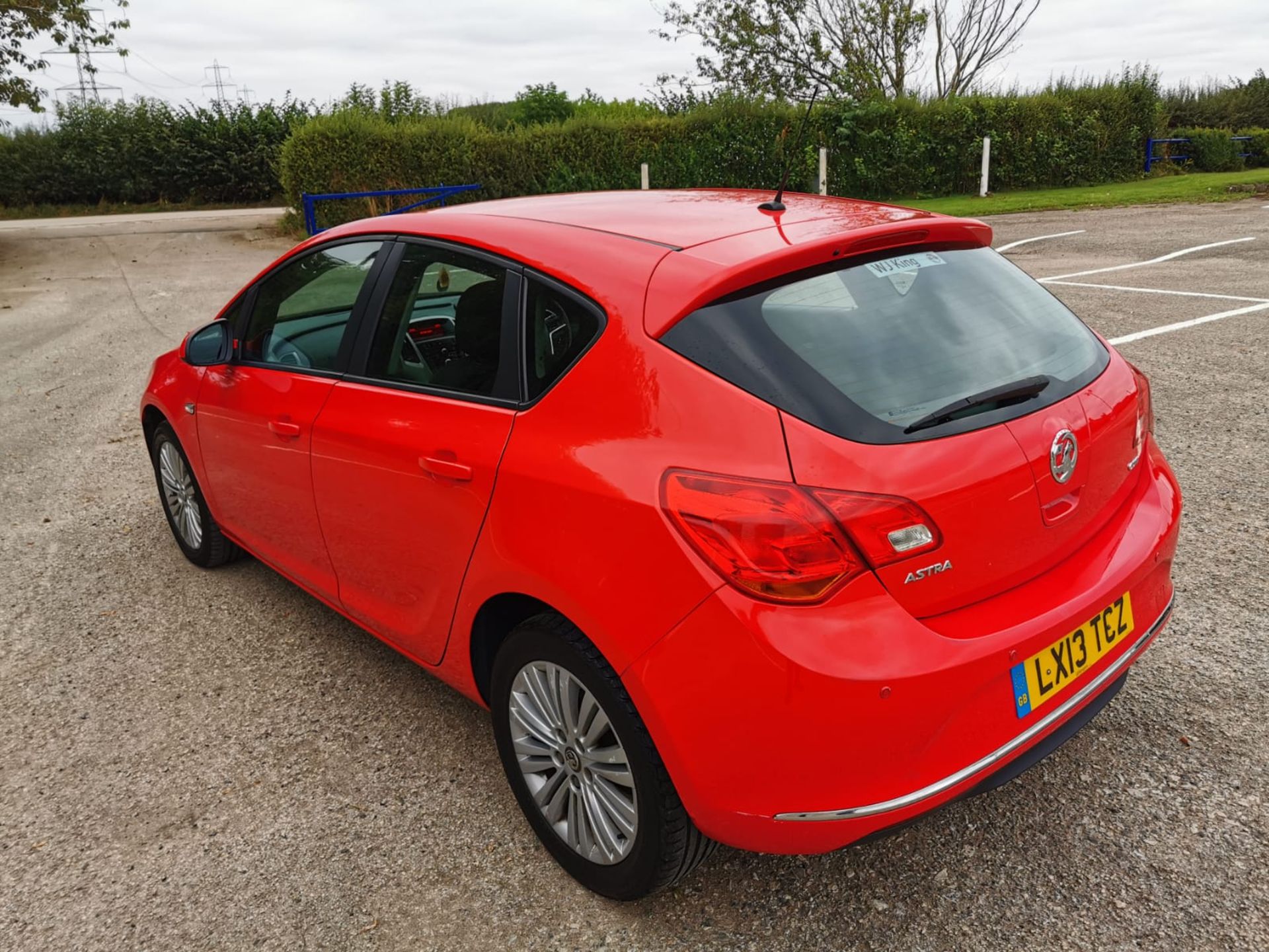 2013 VAUXHALL ASTRA ENERGY CDTI RED HATCHBACK, 1.7 DIESEL, SHOWING 2 PREVIOUS KEEPERS - Image 5 of 18