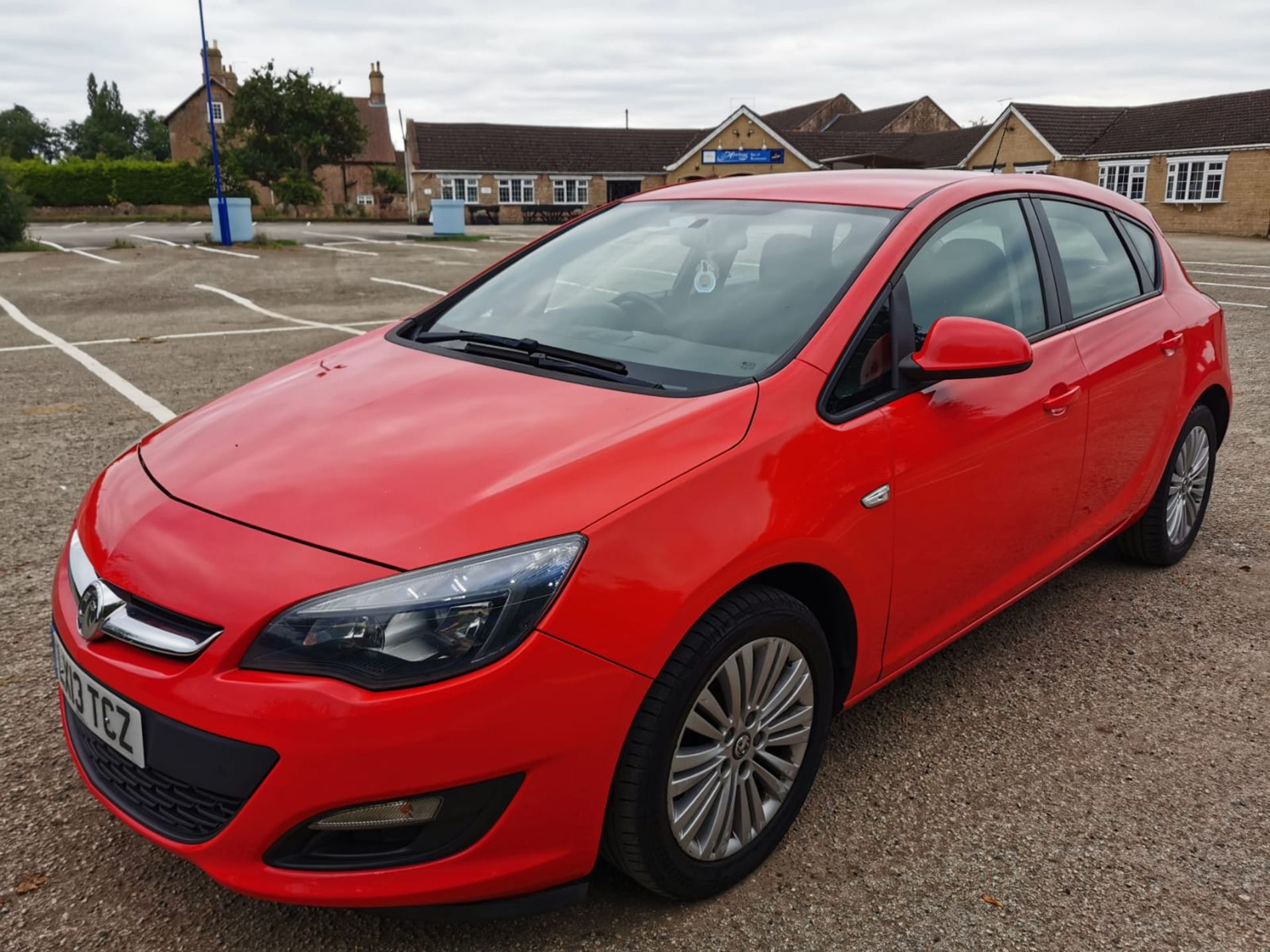 2013 VAUXHALL ASTRA ENERGY CDTI RED HATCHBACK, 1.7 DIESEL, SHOWING 2 PREVIOUS KEEPERS - Image 3 of 18