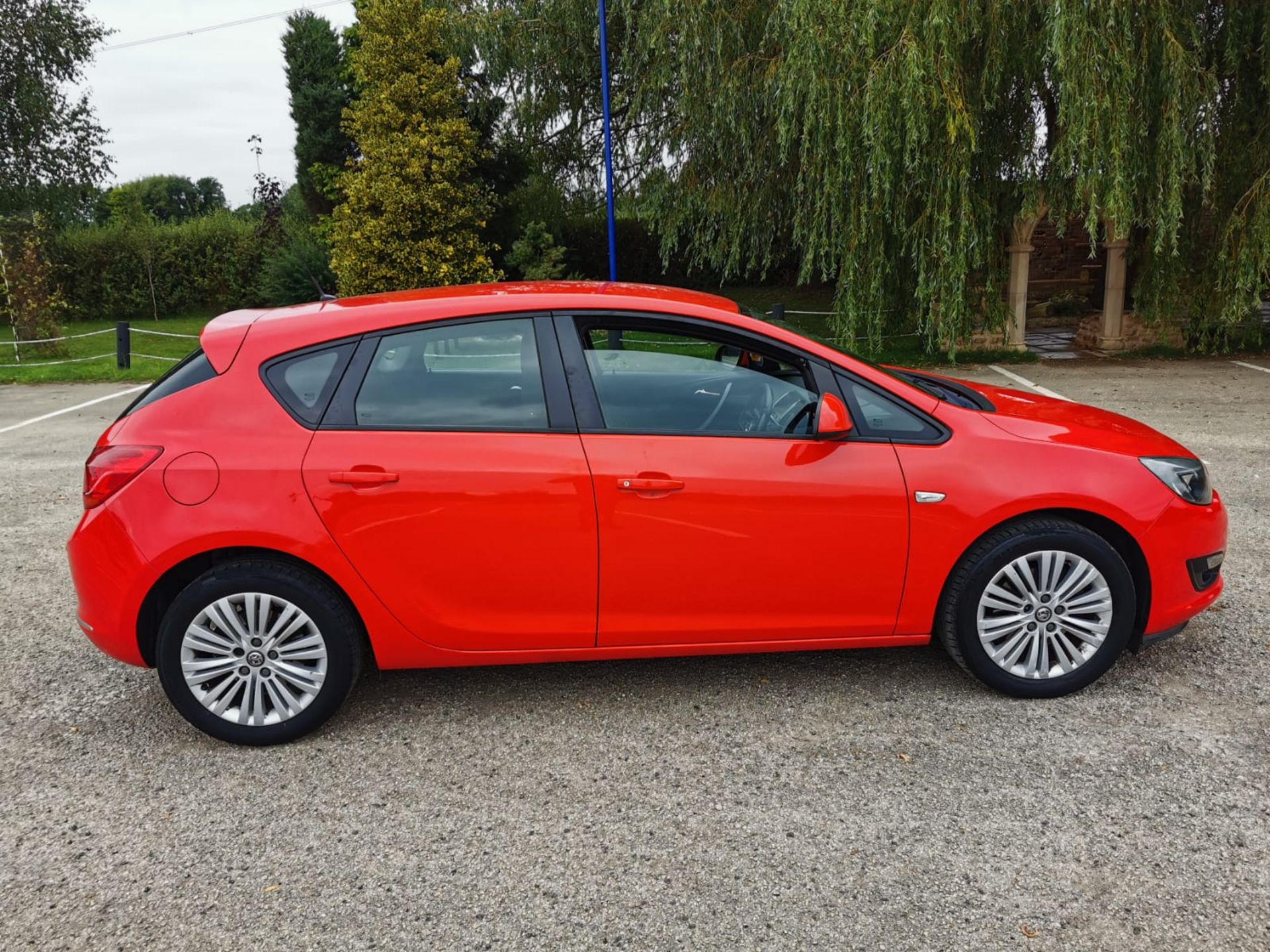 2013 VAUXHALL ASTRA ENERGY CDTI RED HATCHBACK, 1.7 DIESEL, SHOWING 2 PREVIOUS KEEPERS - Image 9 of 18