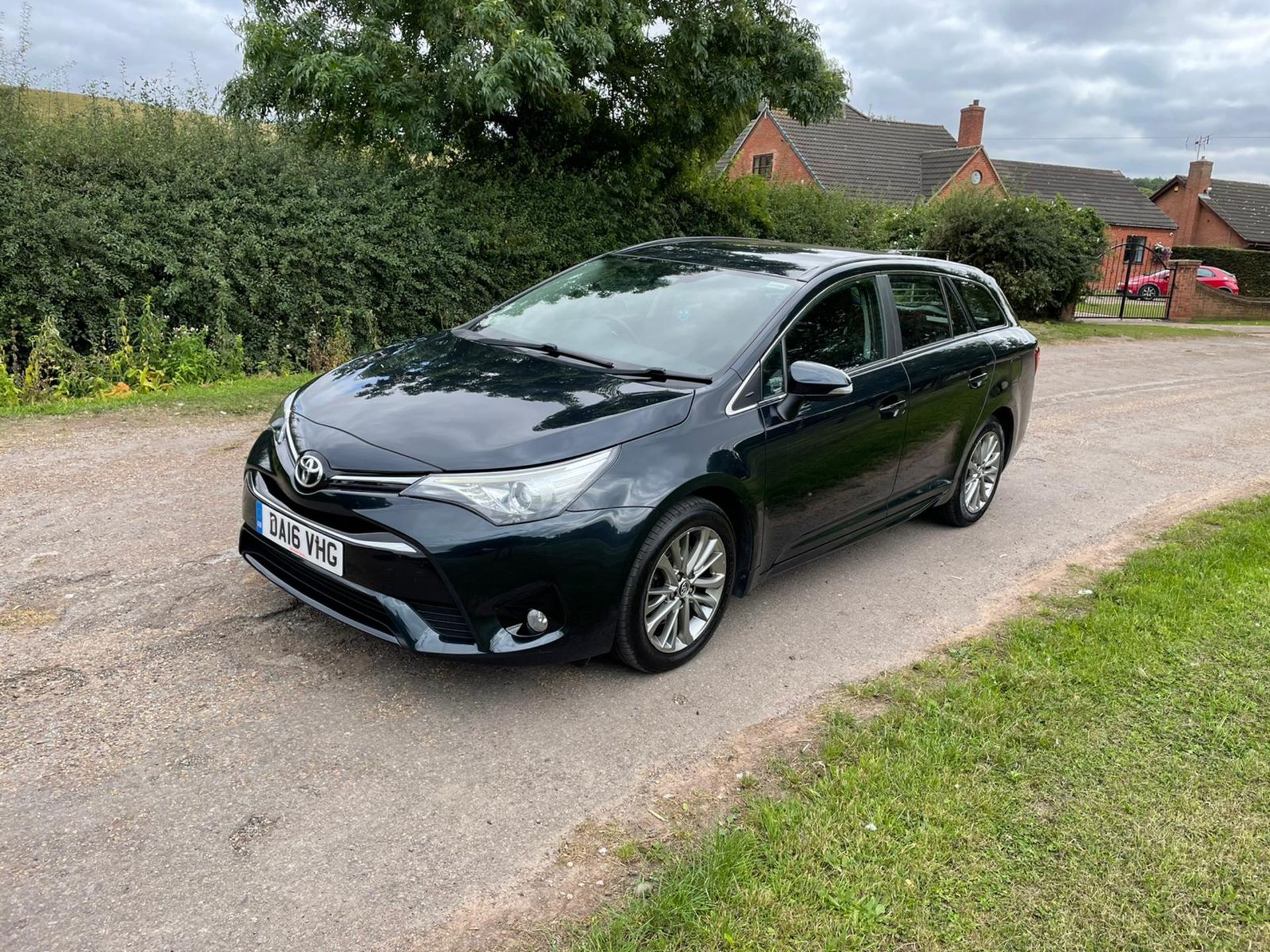 2016 TOYOTA AVENSIS BUSINESS EDITION D-4D BLACK ESTATE, 73,971 MILES, 2.2 DIESEL *NO VAT* - Image 3 of 26