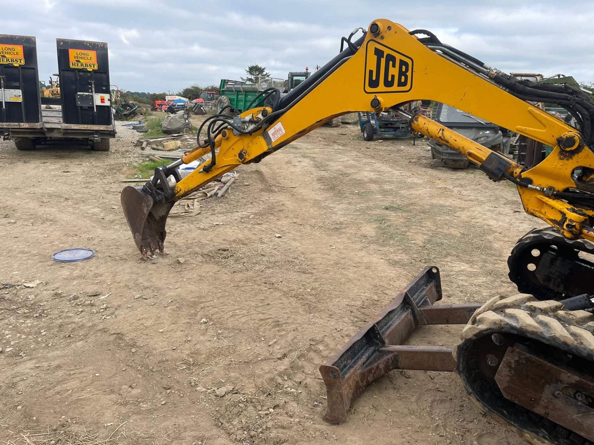 2005 JCB 8027 ZTS MINI DIGGER, RUNS DRIVES AND DIGS, SHOWING A LOW 268 HOURS, FULLY GLASS CAB - Image 10 of 24