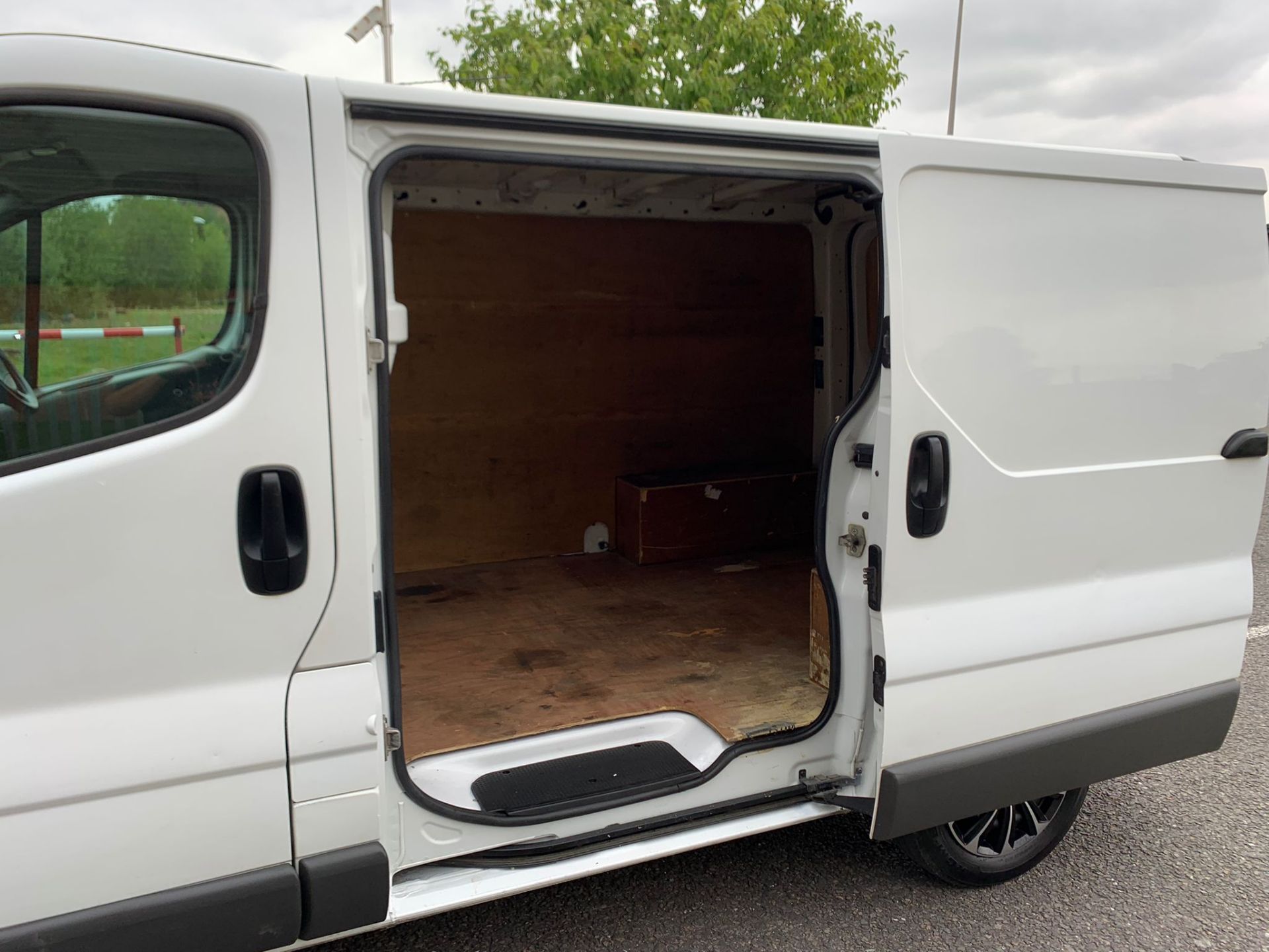 2008/58 REG RENAULT TRAFIC SL27+ DCI 115 2.0 DIESEL PANEL VAN, SHOWING 3 FORMER KEEPERS *NO VAT* - Image 11 of 16