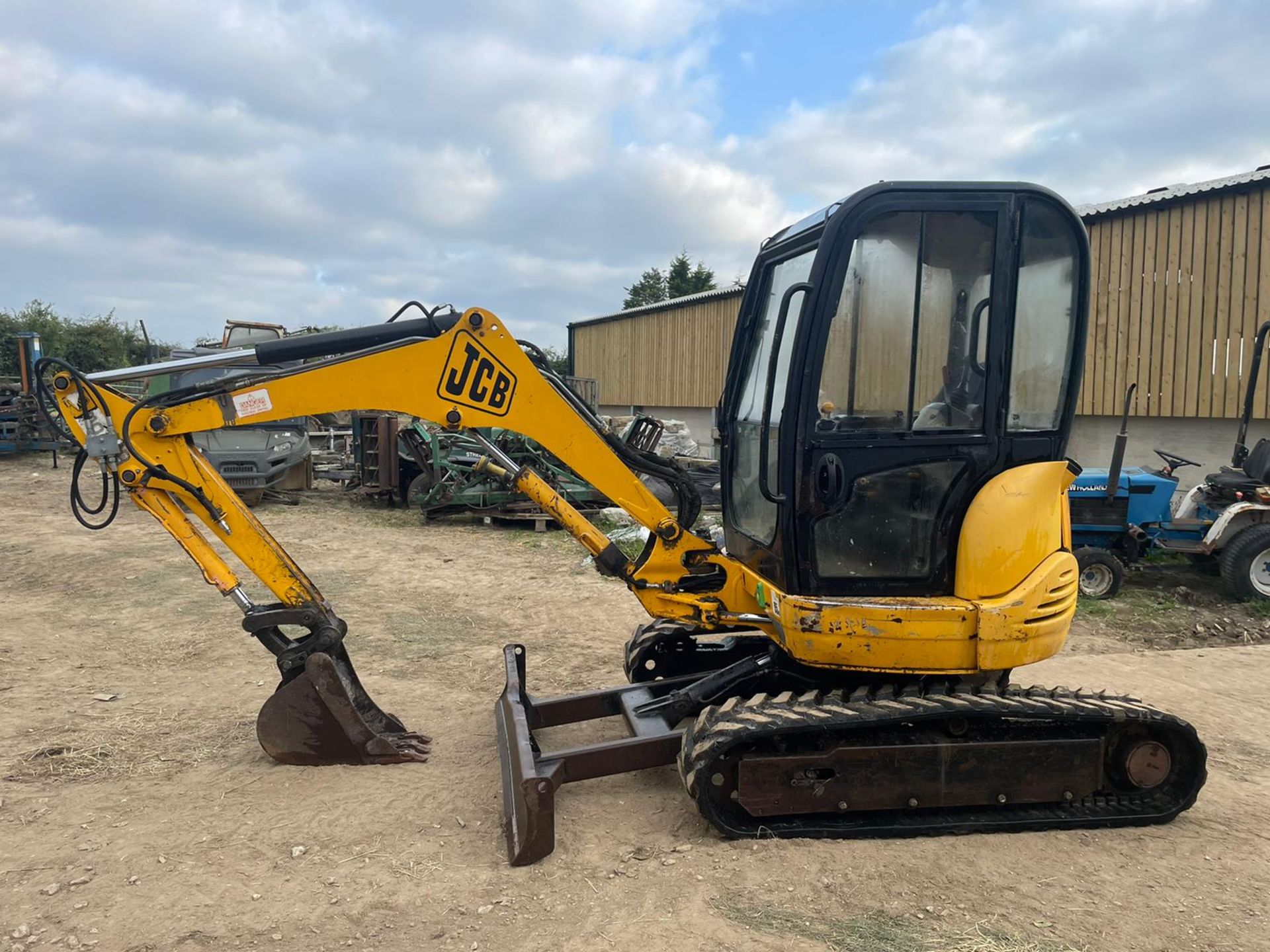 2005 JCB 8027 ZTS MINI DIGGER, RUNS DRIVES AND DIGS, SHOWING A LOW 268 HOURS, FULLY GLASS CAB - Image 2 of 24