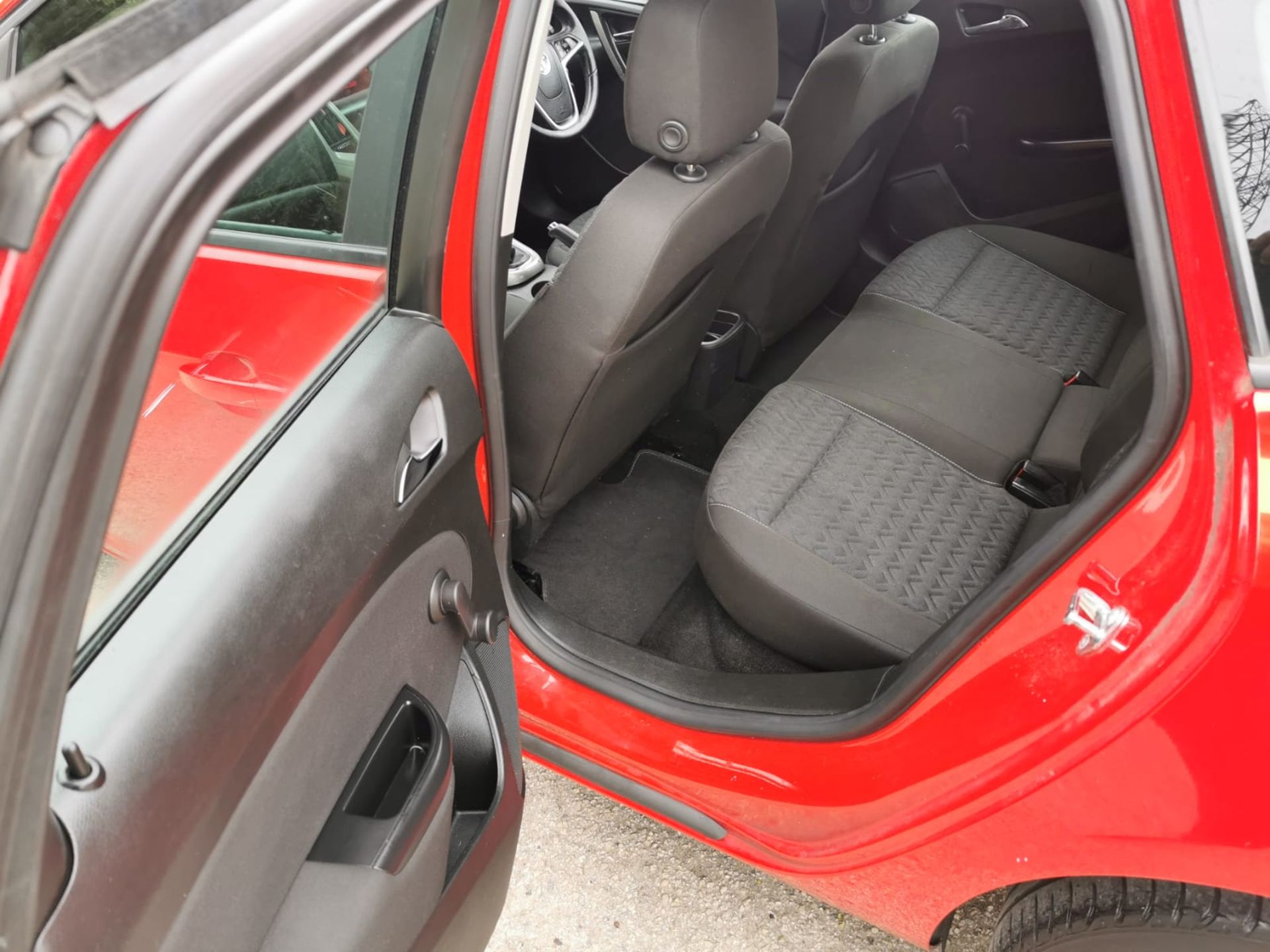 2013 VAUXHALL ASTRA ENERGY CDTI RED HATCHBACK, 1.7 DIESEL, SHOWING 2 PREVIOUS KEEPERS - Image 12 of 18