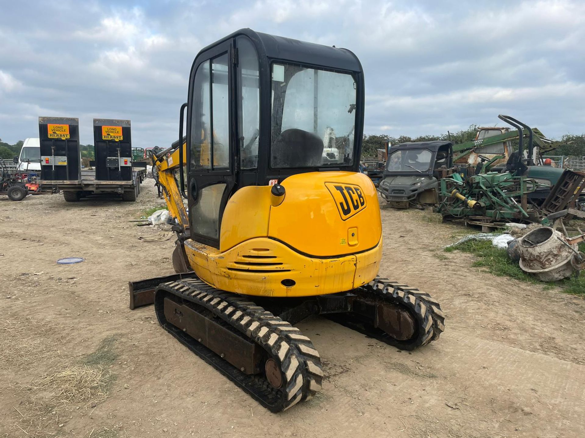 2005 JCB 8027 ZTS MINI DIGGER, RUNS DRIVES AND DIGS, SHOWING A LOW 268 HOURS, FULLY GLASS CAB - Image 4 of 24