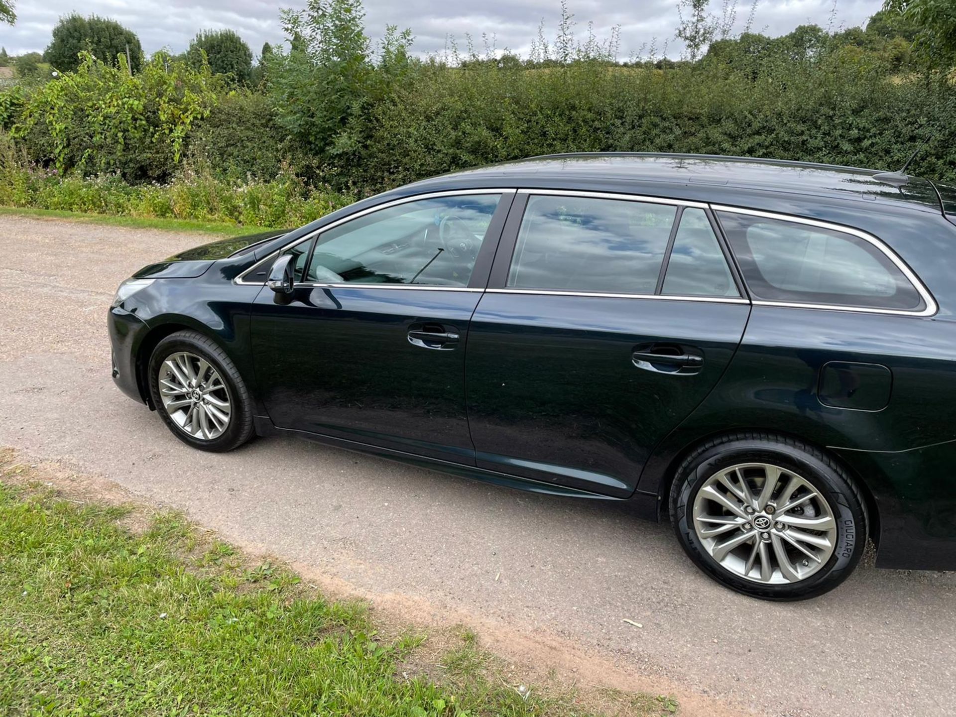 2016 TOYOTA AVENSIS BUSINESS EDITION D-4D BLACK ESTATE, 73,971 MILES, 2.2 DIESEL *NO VAT* - Image 4 of 26