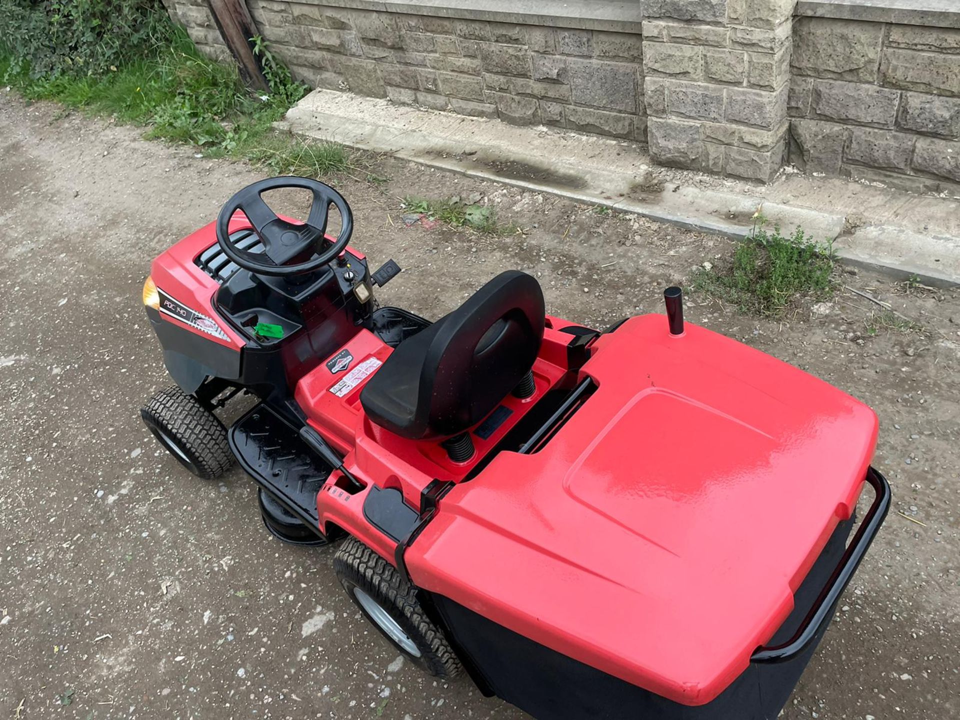 CASTEL GARDEN PDC140 RIDE ON MOWER, RUNS DRIVES CUTS, 13hp BRIGGS AND STRATTON ENGINE *NO VAT* - Image 9 of 11