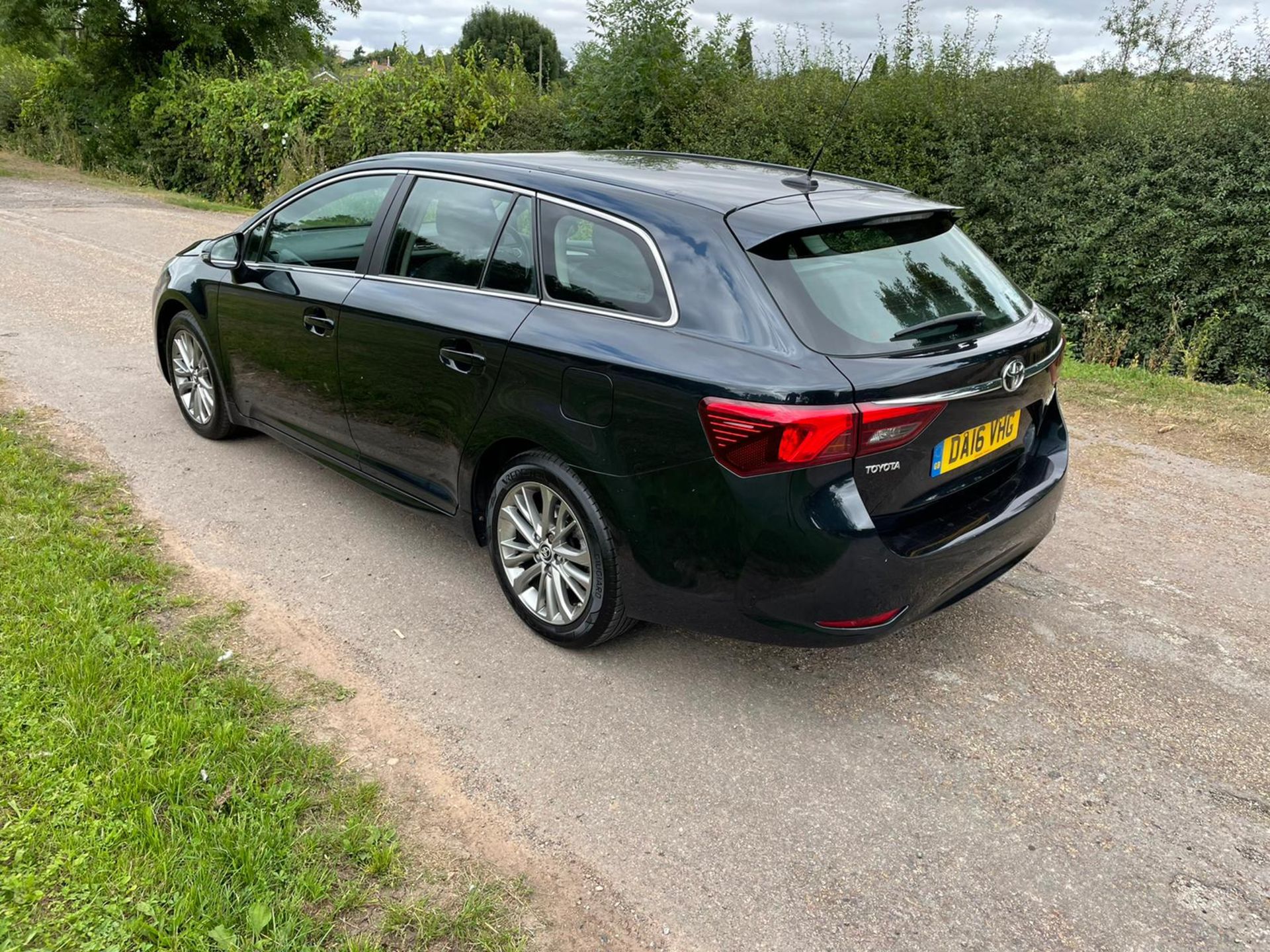 2016 TOYOTA AVENSIS BUSINESS EDITION D-4D BLACK ESTATE, 73,971 MILES, 2.2 DIESEL *NO VAT* - Image 5 of 26