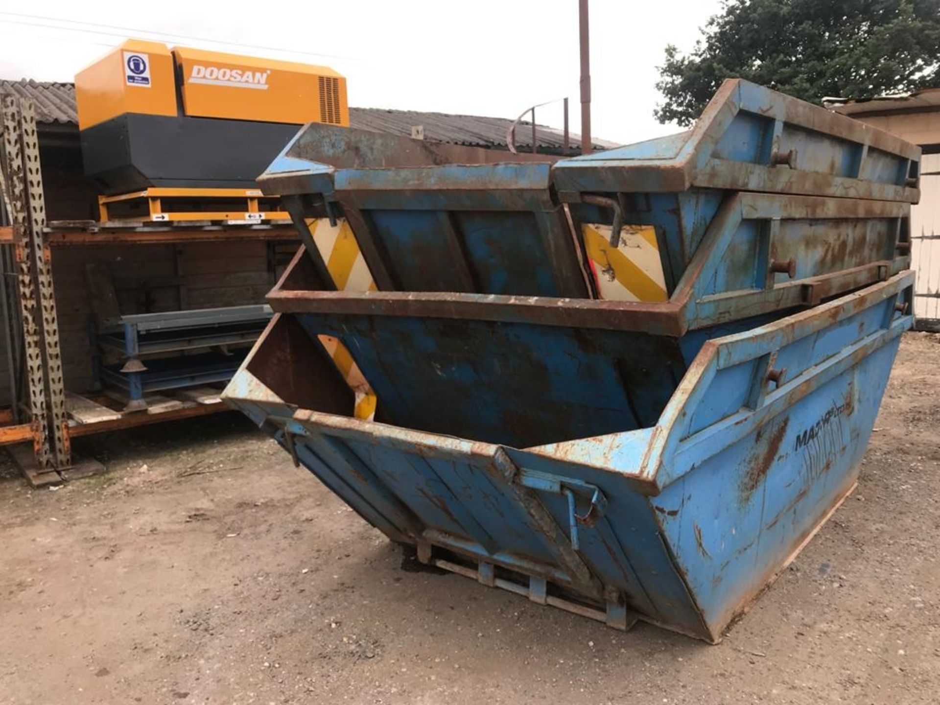 3 x 10 YARD SKIPS, ALL HAVE GOOD FLOORS AND IN SERVICEABLE CONDITION *NO VAT* - Image 2 of 4