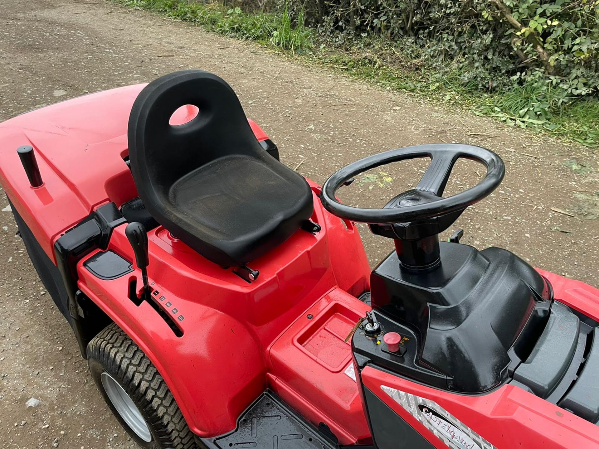 CASTEL GARDEN PDC140 RIDE ON MOWER, RUNS DRIVES CUTS, 13hp BRIGGS AND STRATTON ENGINE *NO VAT* - Image 7 of 11