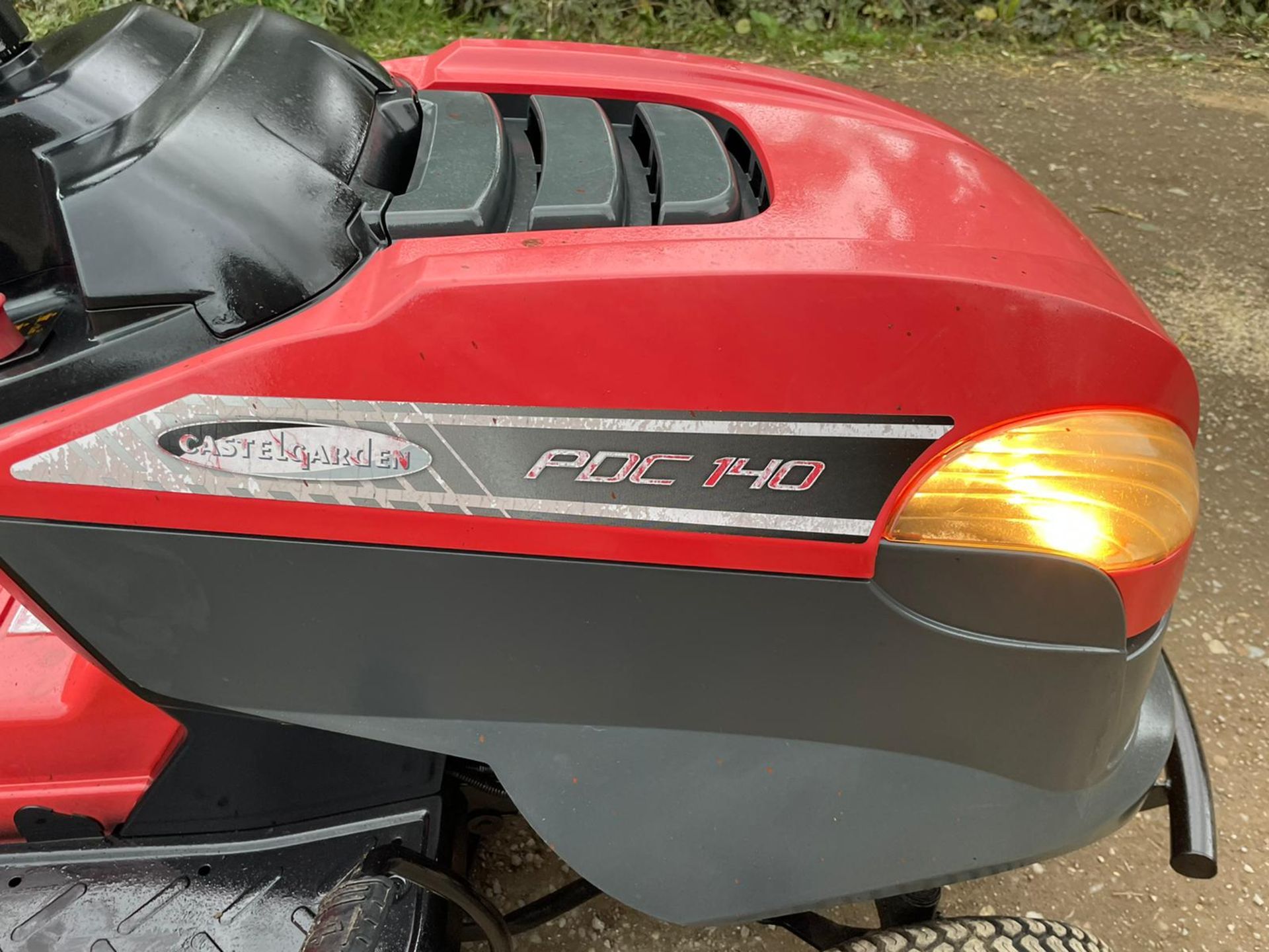 CASTEL GARDEN PDC140 RIDE ON MOWER, RUNS DRIVES CUTS, 13hp BRIGGS AND STRATTON ENGINE *NO VAT* - Image 10 of 11