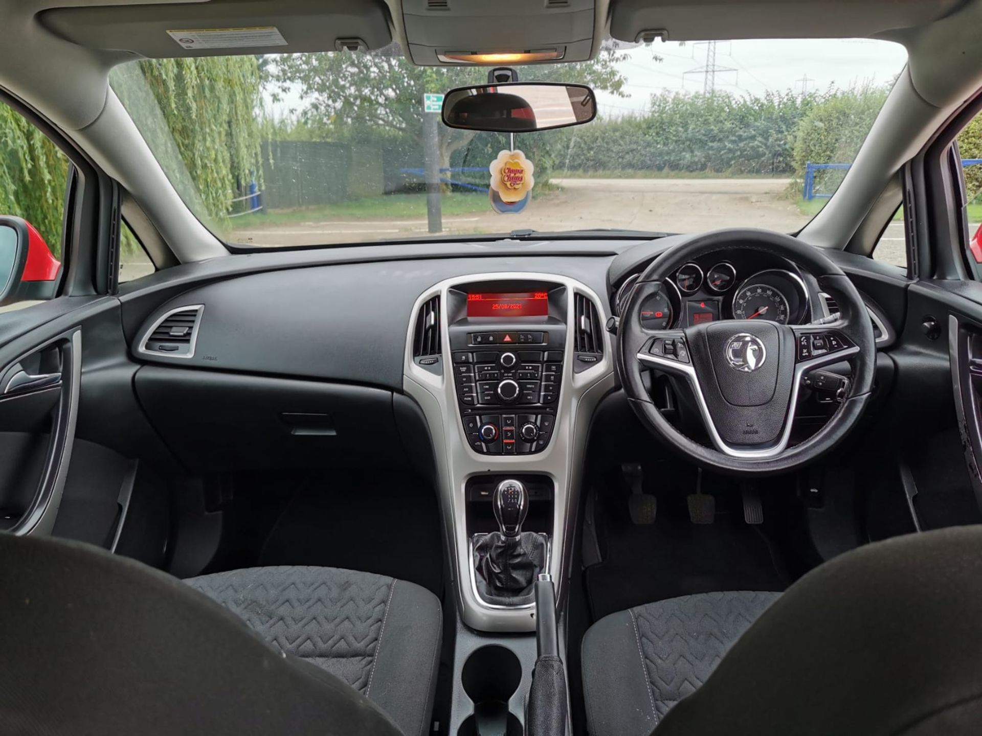 2013 VAUXHALL ASTRA ENERGY CDTI RED HATCHBACK, 1.7 DIESEL, SHOWING 2 PREVIOUS KEEPERS - Image 17 of 18