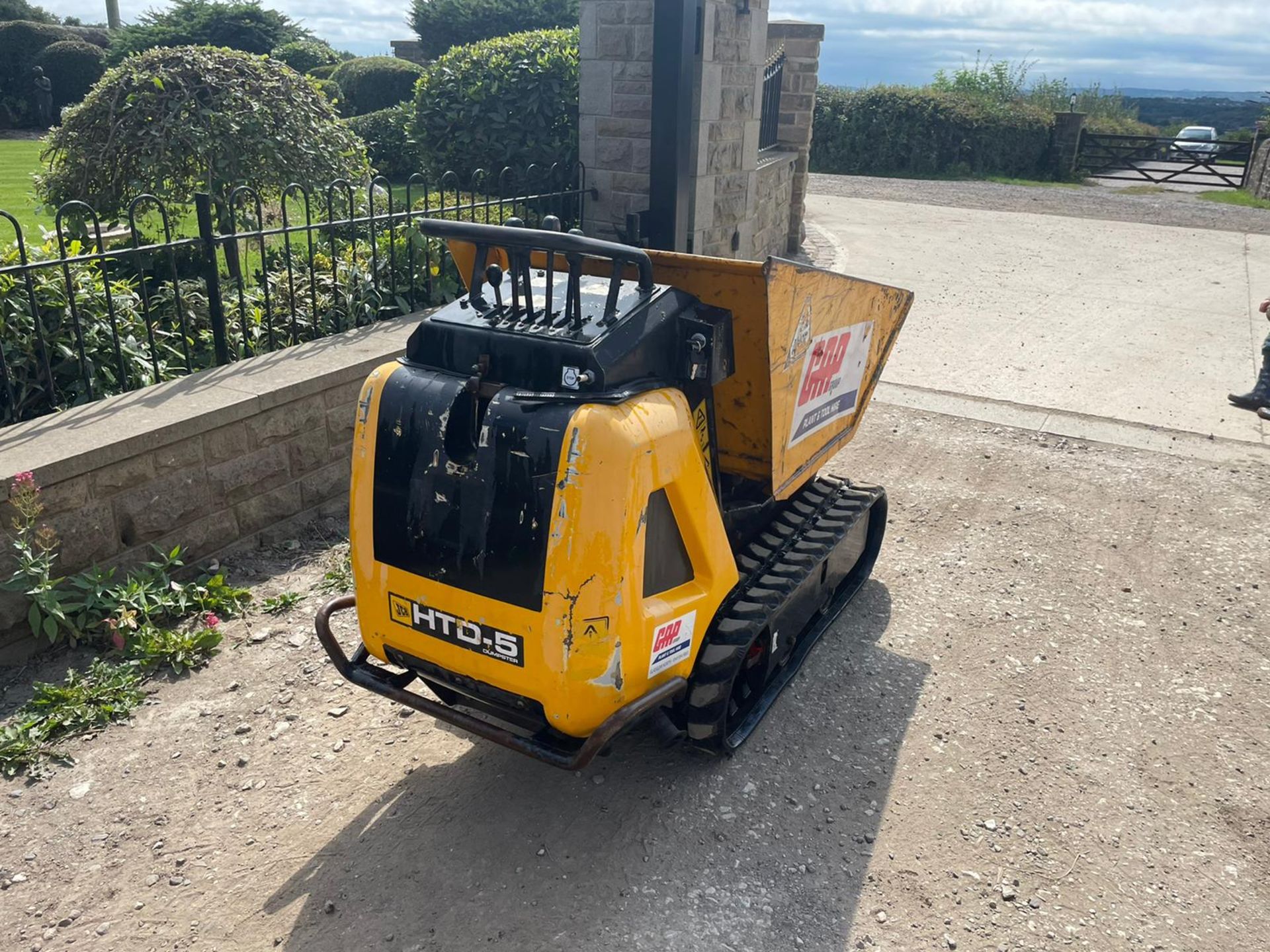 2014 JCB HTD-5 MINI TRACKED DUMPER, RUNS, DRIVES & DUMPS, HIGH TIP DUMP, 2 SPEED TRACKING *PLUS VAT* - Image 6 of 8