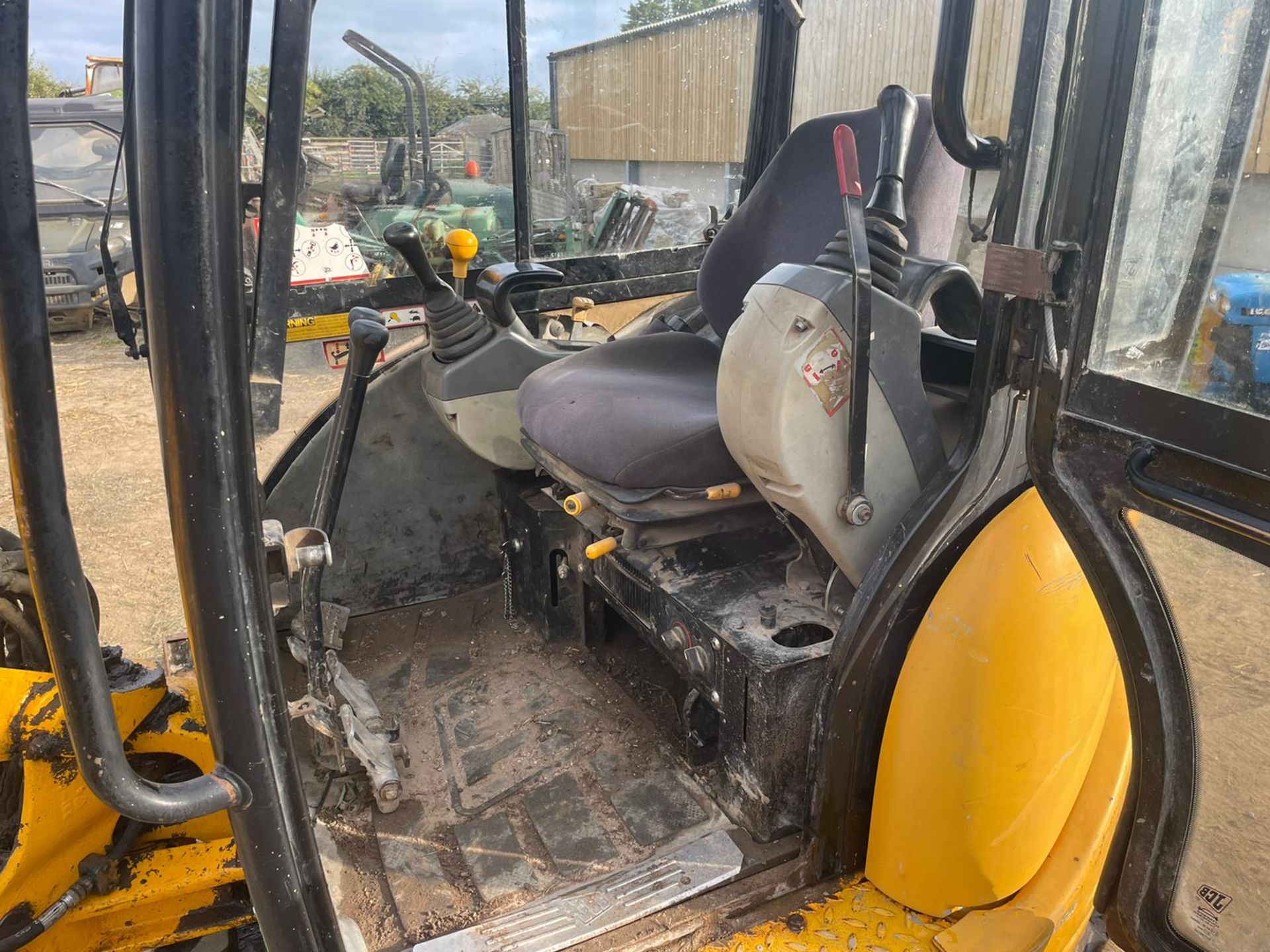 2005 JCB 8027 ZTS MINI DIGGER, RUNS DRIVES AND DIGS, SHOWING A LOW 268 HOURS, FULLY GLASS CAB - Image 16 of 24