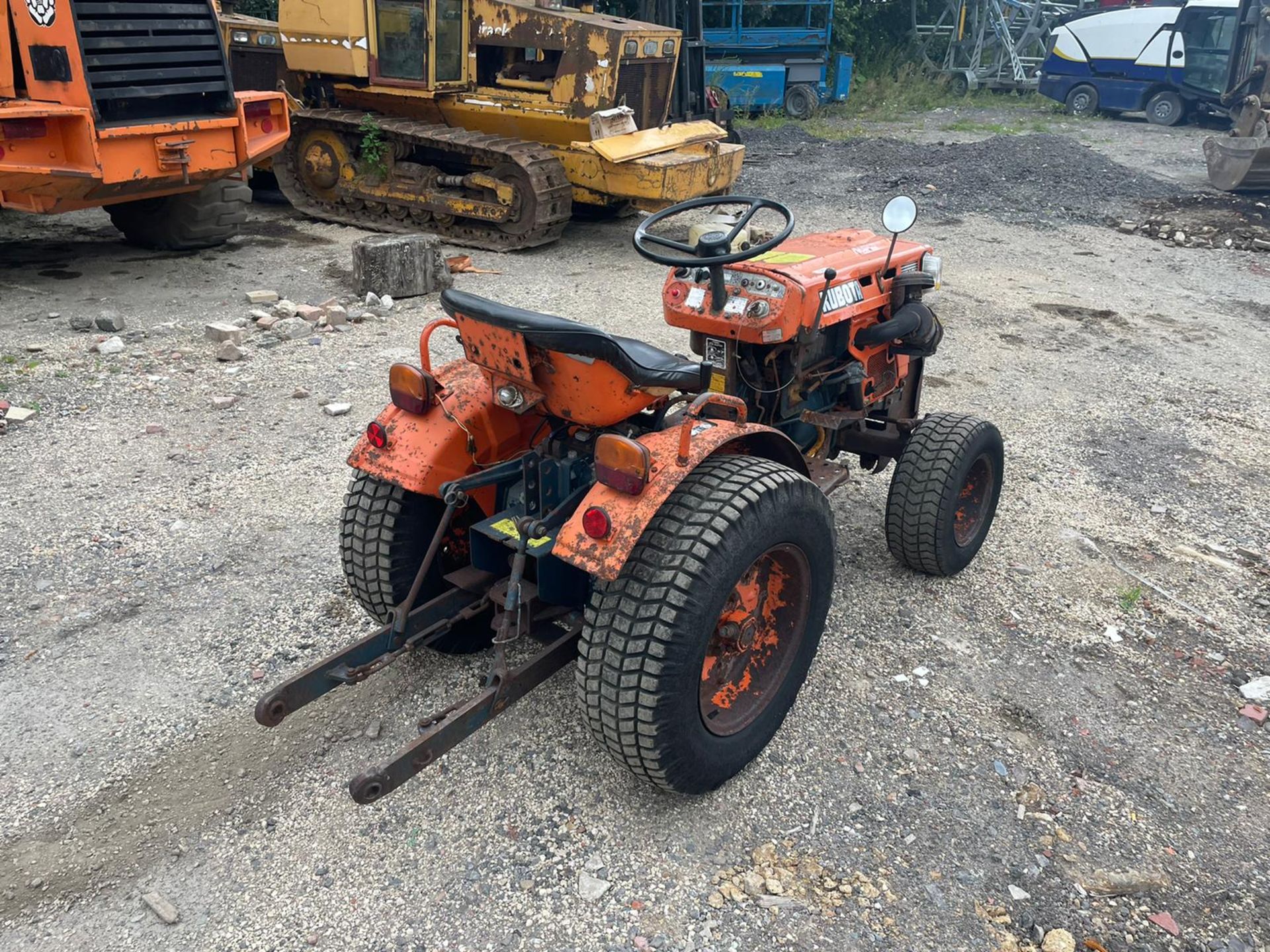 KUBOTA B5100 COMPACT TRACTOR WITH UNDERSLUNG MOWER, RUNS, DRIVES AND WORKS *PLUS VAT* - Image 5 of 12