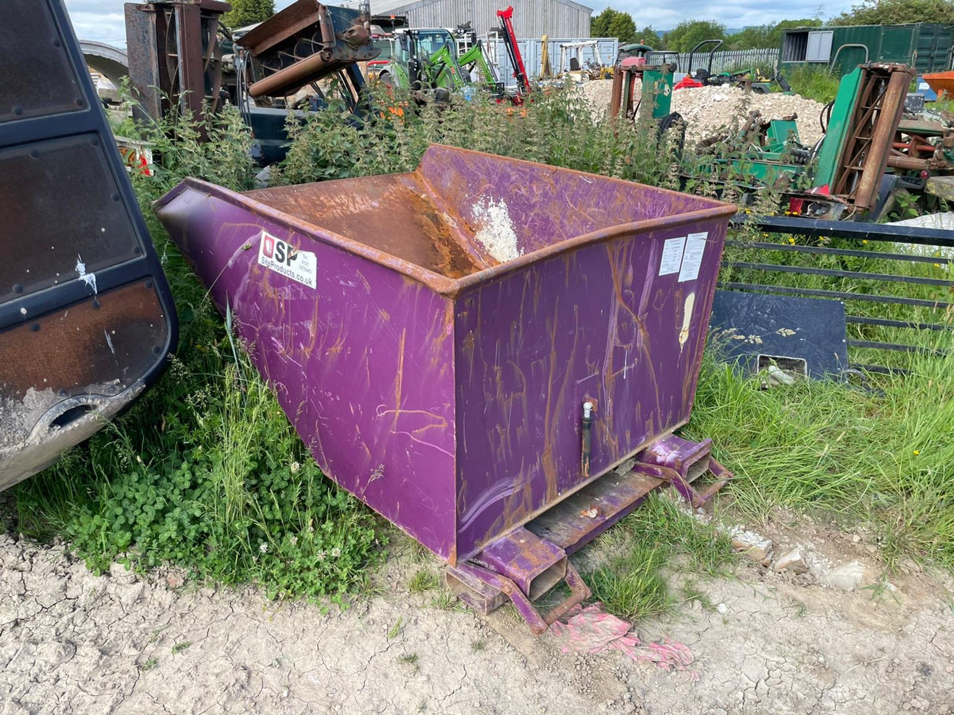 2018 PURPLE TIPPING SKIP, 2000kg RATED CAPACITY, SUITABLE FOR PALLET FORKS *PLUS VAT* - Image 2 of 3
