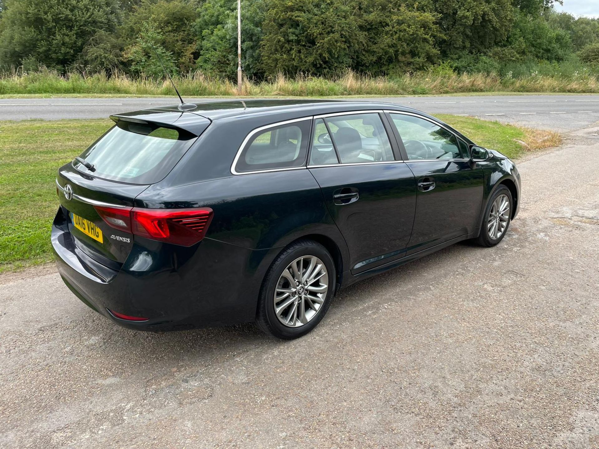 2016 TOYOTA AVENSIS BUSINESS EDITION D-4D BLACK ESTATE, 73,971 MILES, 2.2 DIESEL *NO VAT* - Image 7 of 26