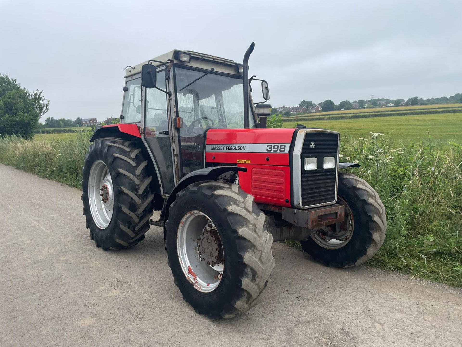 MASSEY FERGUSON 398 4WD TRACTOR, RUNS AND DRIVES, 12 SPEED GEARBOX, CABBED, 95hp *PLUS VAT* - Image 3 of 13