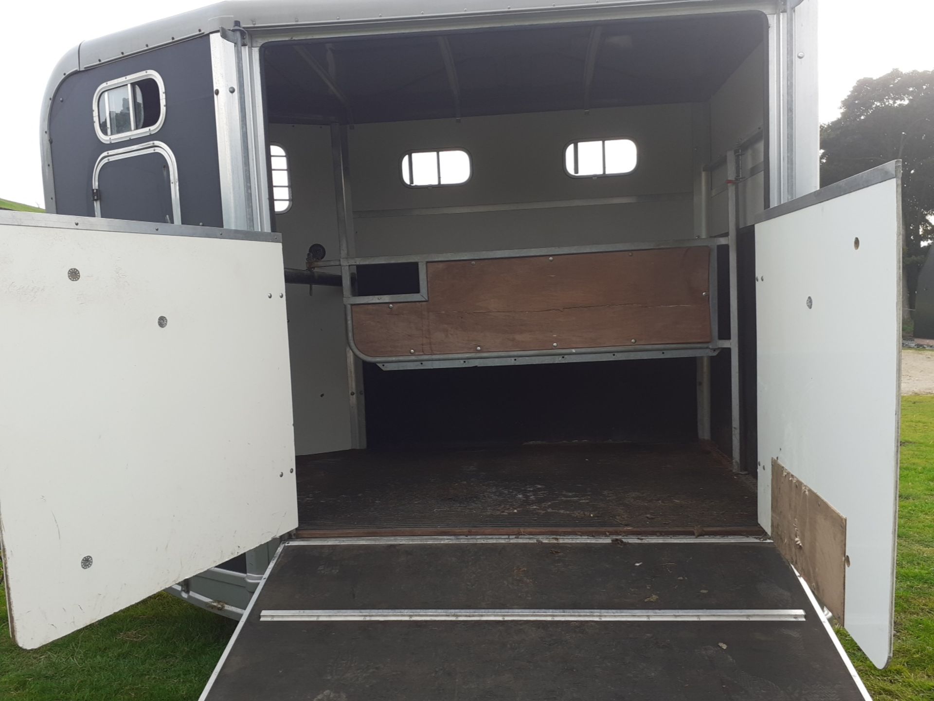 2013 EQUI TREK TRAIL TREKA HORSE BOX TRAILER, OVER £10800 WHEN NEW *PLUS VAT* - Image 5 of 8