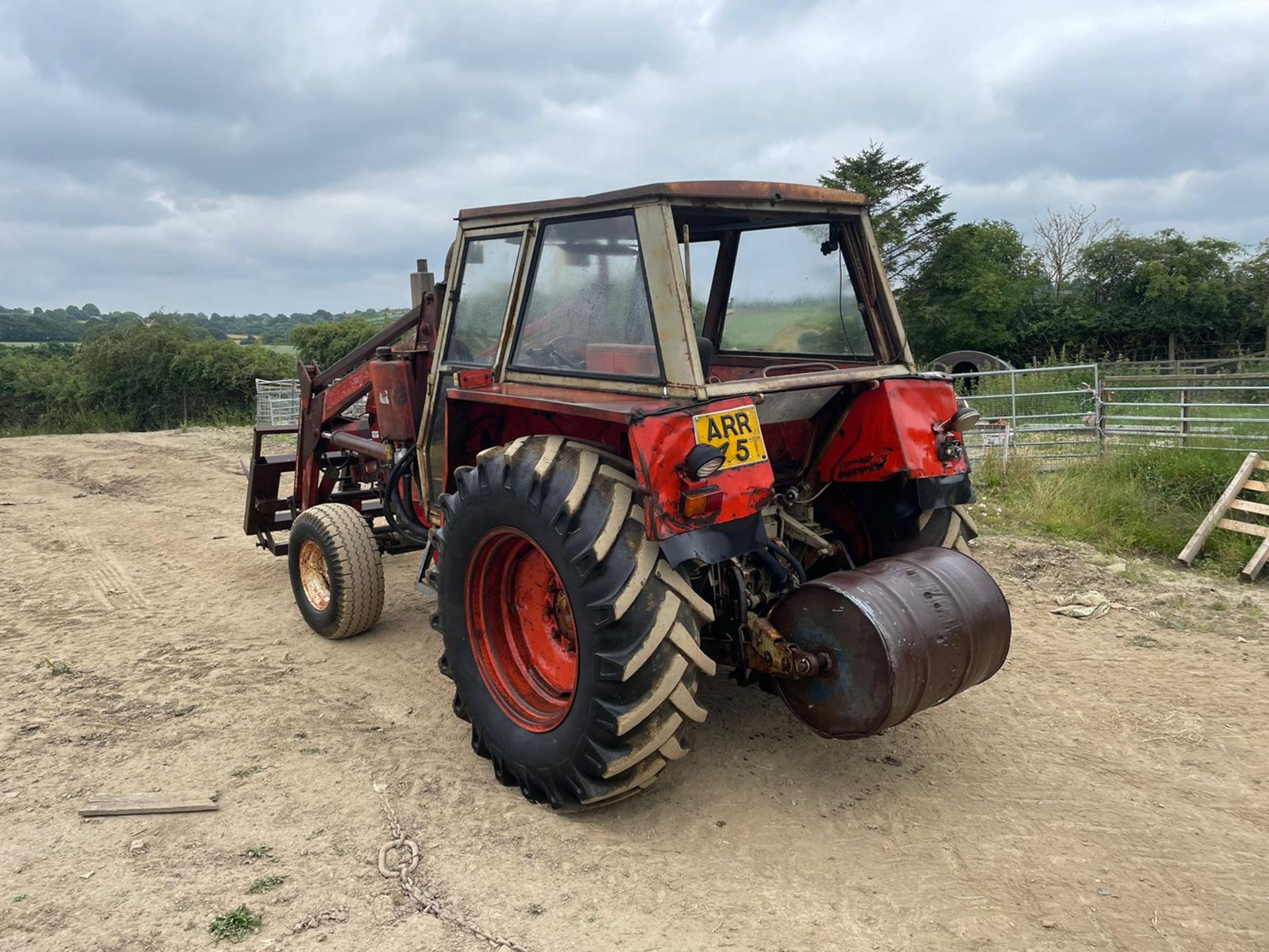 ZETOR CRYSTAL 8011 TRACTOR WITH LOADER, BALE SPIKE AND REAR WEIGHT, ROAD REGISTERED *PLUS VAT* - Image 6 of 10