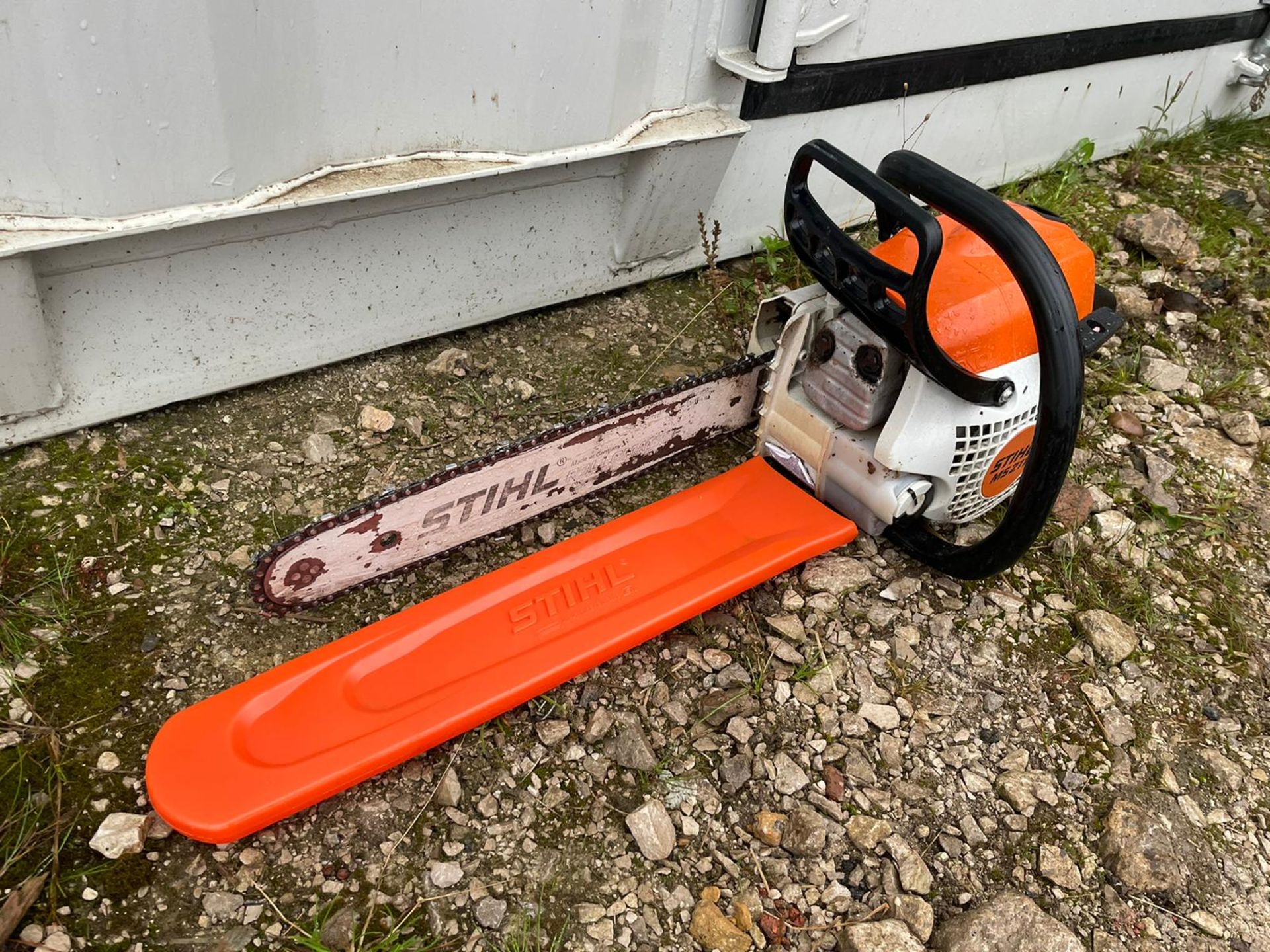 STIHL MS211 CHAINSAW, RUNS AND WORKS, 16" BAR AND CHAIN, BAR COVER IS INCLUDED *NO VAT* - Image 4 of 7