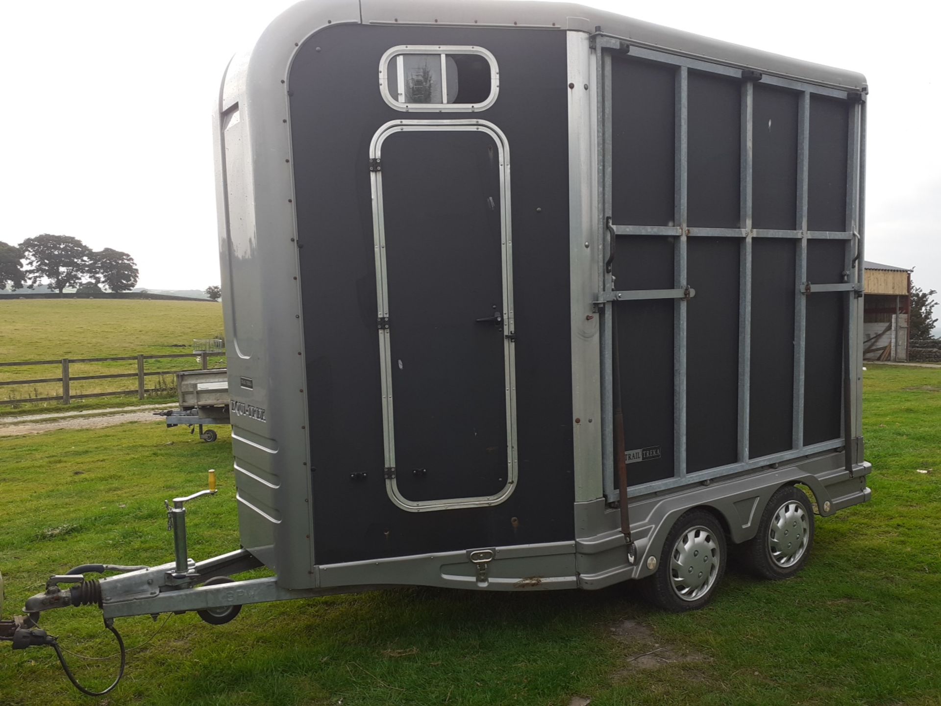 2013 EQUI TREK TRAIL TREKA HORSE BOX TRAILER, OVER £10800 WHEN NEW *PLUS VAT* - Image 2 of 8