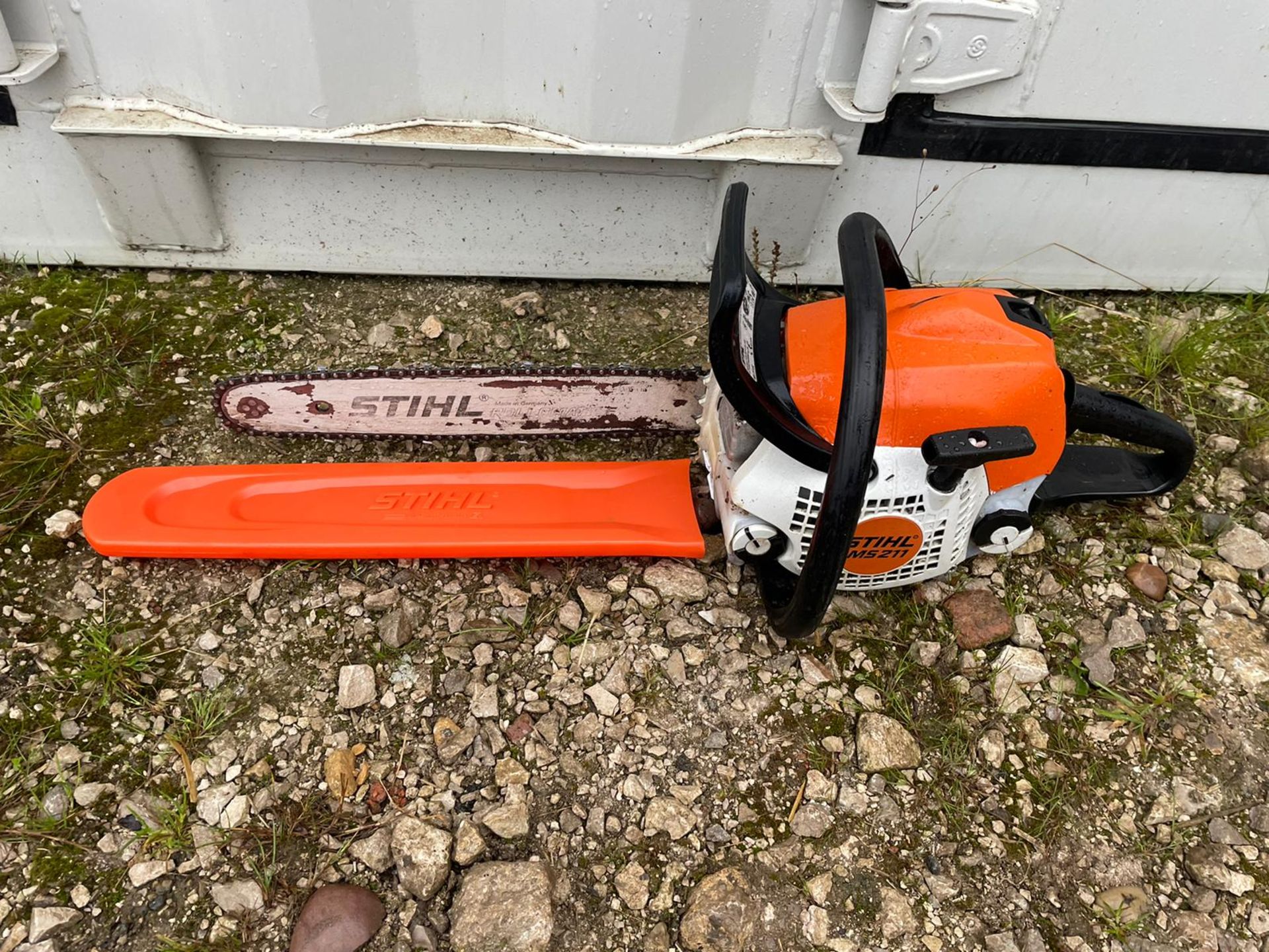 STIHL MS211 CHAINSAW, RUNS AND WORKS, 16" BAR AND CHAIN, BAR COVER IS INCLUDED *NO VAT* - Image 3 of 7