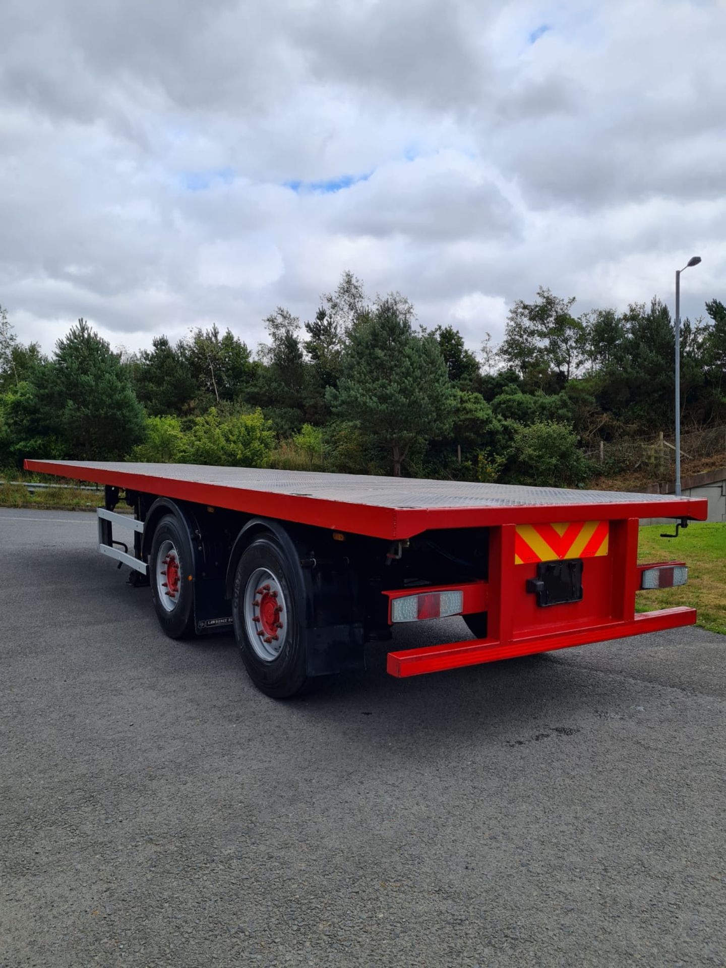 2008 32ft FLAT TRAILER, REAR STEERING AXLE, LED LIGHTS, POST SOCKETS, 20ft TWIST LOCKS *PLUS VAT* - Image 2 of 8