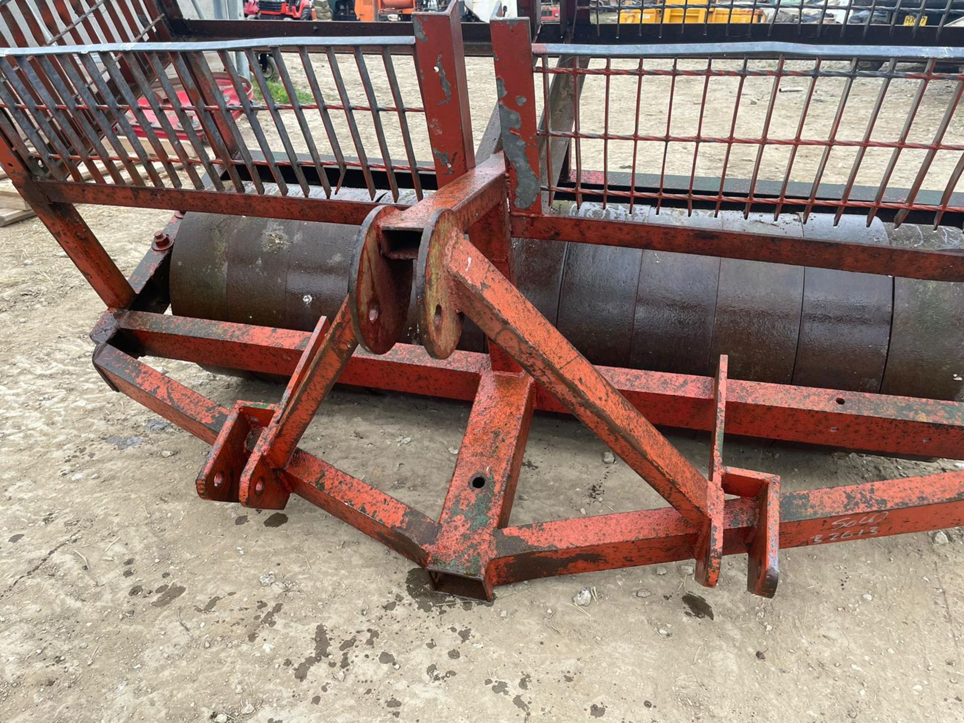 RED FLAT DRUM ROLLER, SUITABLE FOR COMPACT TRACTOR, 3 POINT LINKAGE *PLUS VAT* - Image 5 of 6