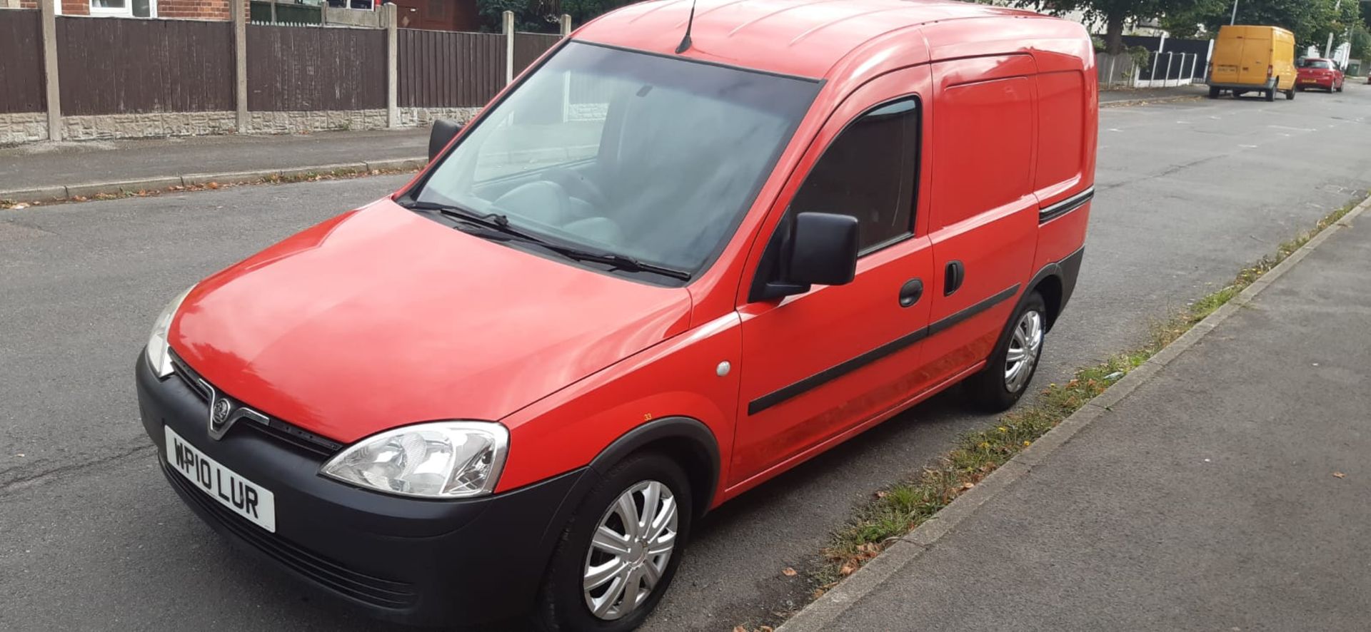 2010 VAUXHALL COMBO 1700 CDTI RED VAN, SHOWING 96,200 MILES, 1.3 DIESEL ENGINE *PLUS VAT* - Image 2 of 17