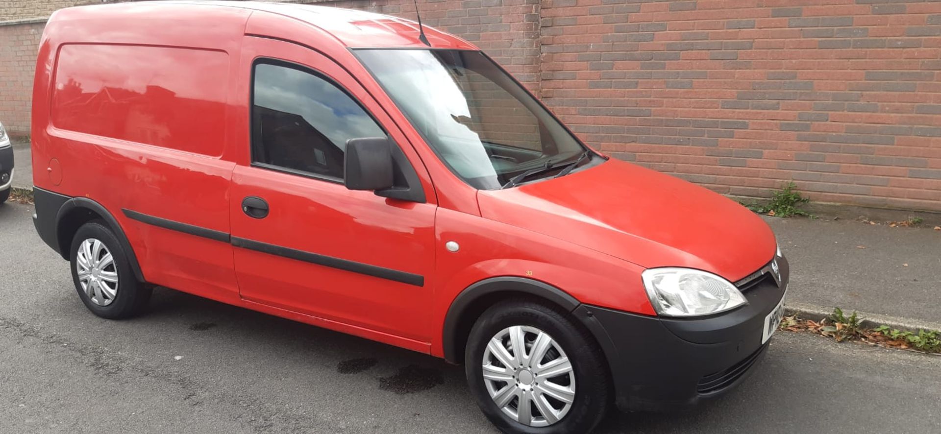 2010 VAUXHALL COMBO 1700 CDTI RED VAN, SHOWING 96,200 MILES, 1.3 DIESEL ENGINE *PLUS VAT* - Image 4 of 17