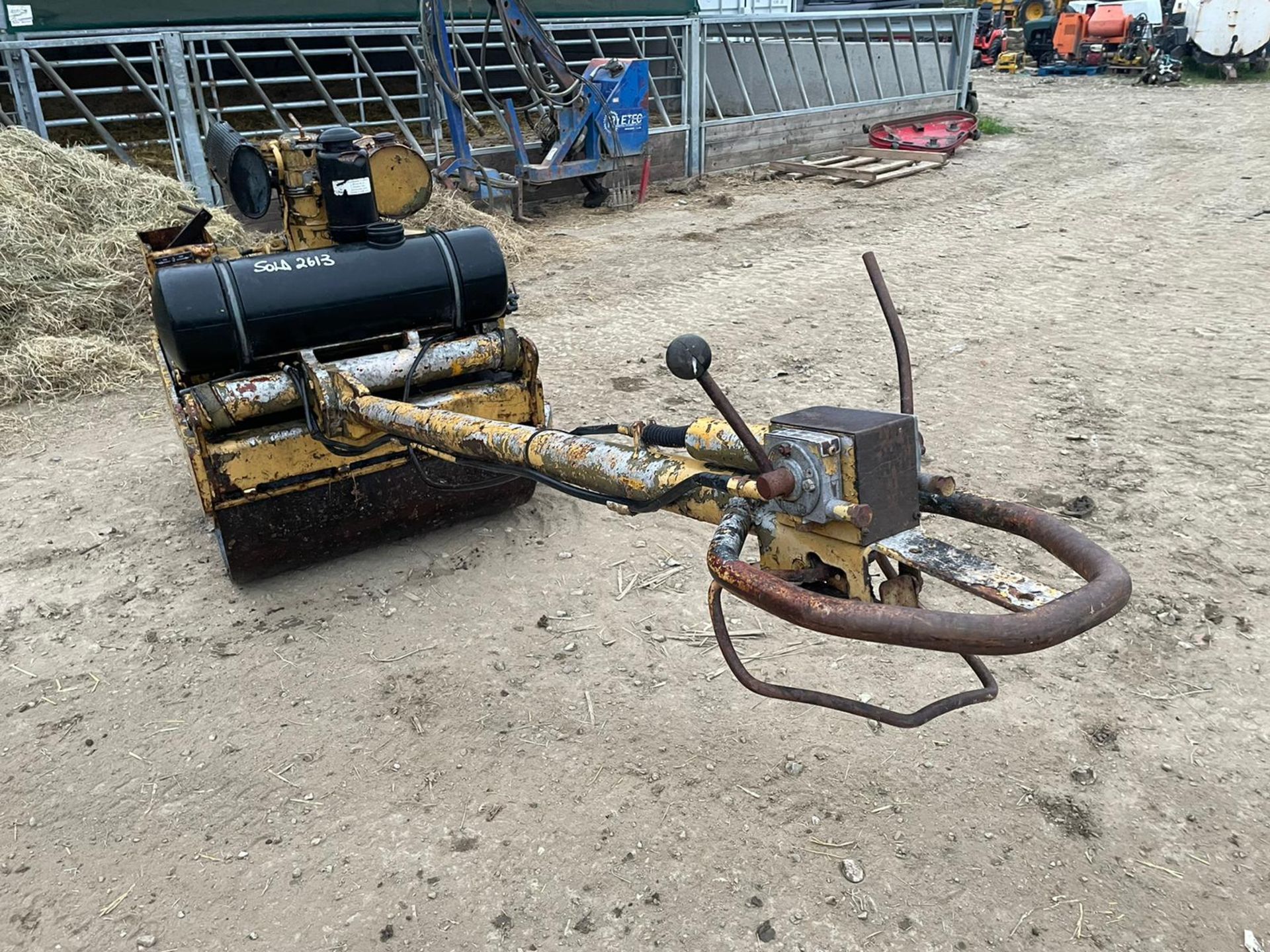 BOMAG F/R DIESEL TWIN DRUM ROLLER, HATZ TWIN CYLINDER DIESEL ENGINE, UNTESTED *PLUS VAT* - Image 4 of 9