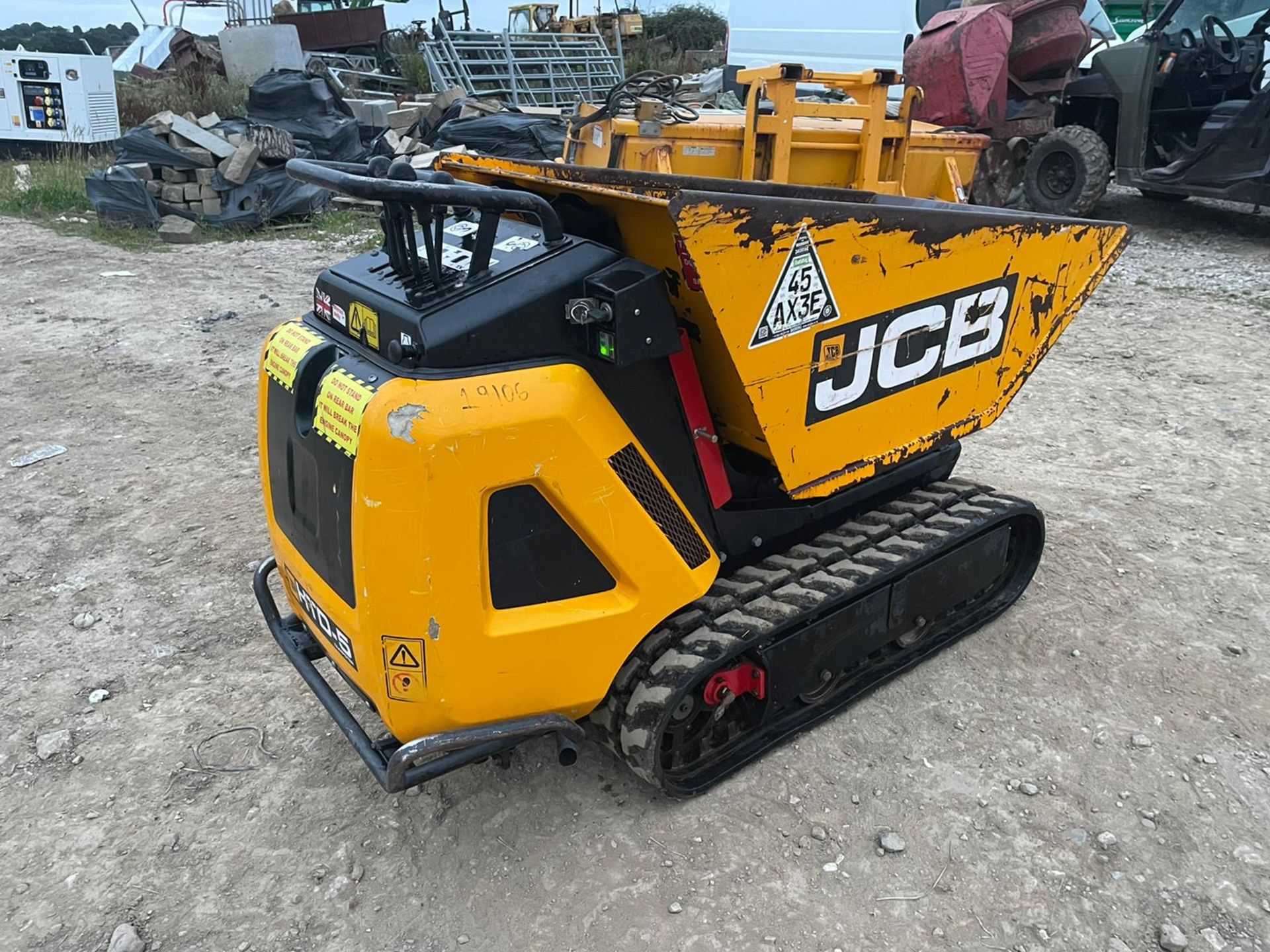 2019 JCB HTD-5 DIESEL TRACKED DUMPER, RUNS DRIVES AND DUMPS, 2 SPEED TRACKING, ELECTRIC START - Image 3 of 13