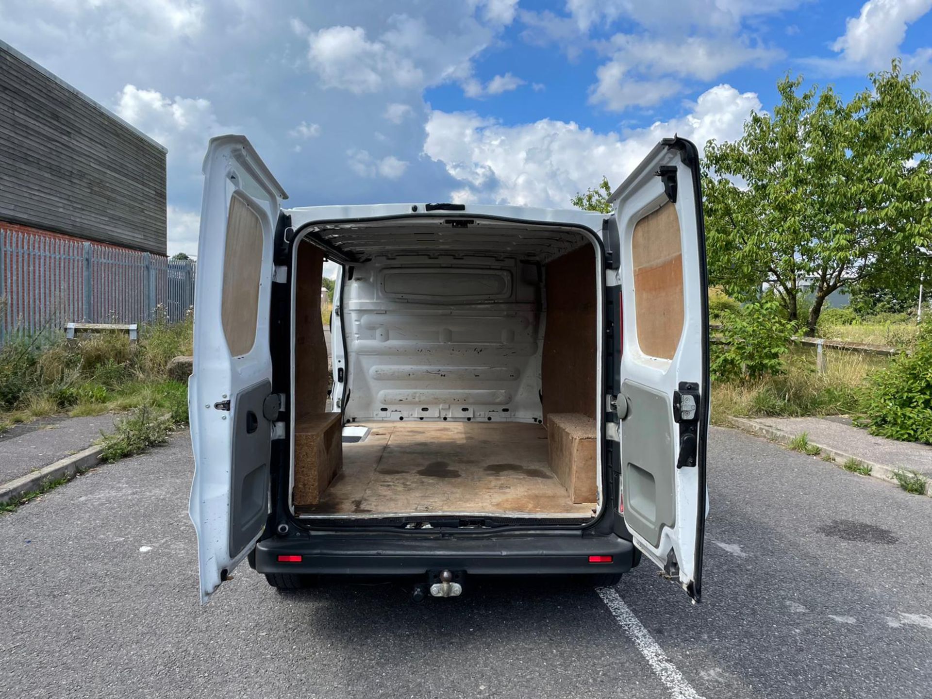 2011 RENAULT TRAFIC LL29 DCI 115 WHITE PANEL VAN, 2.0 DIESEL ENGINE, 85,946 MILES WITH FSH *NO VAT* - Image 6 of 12