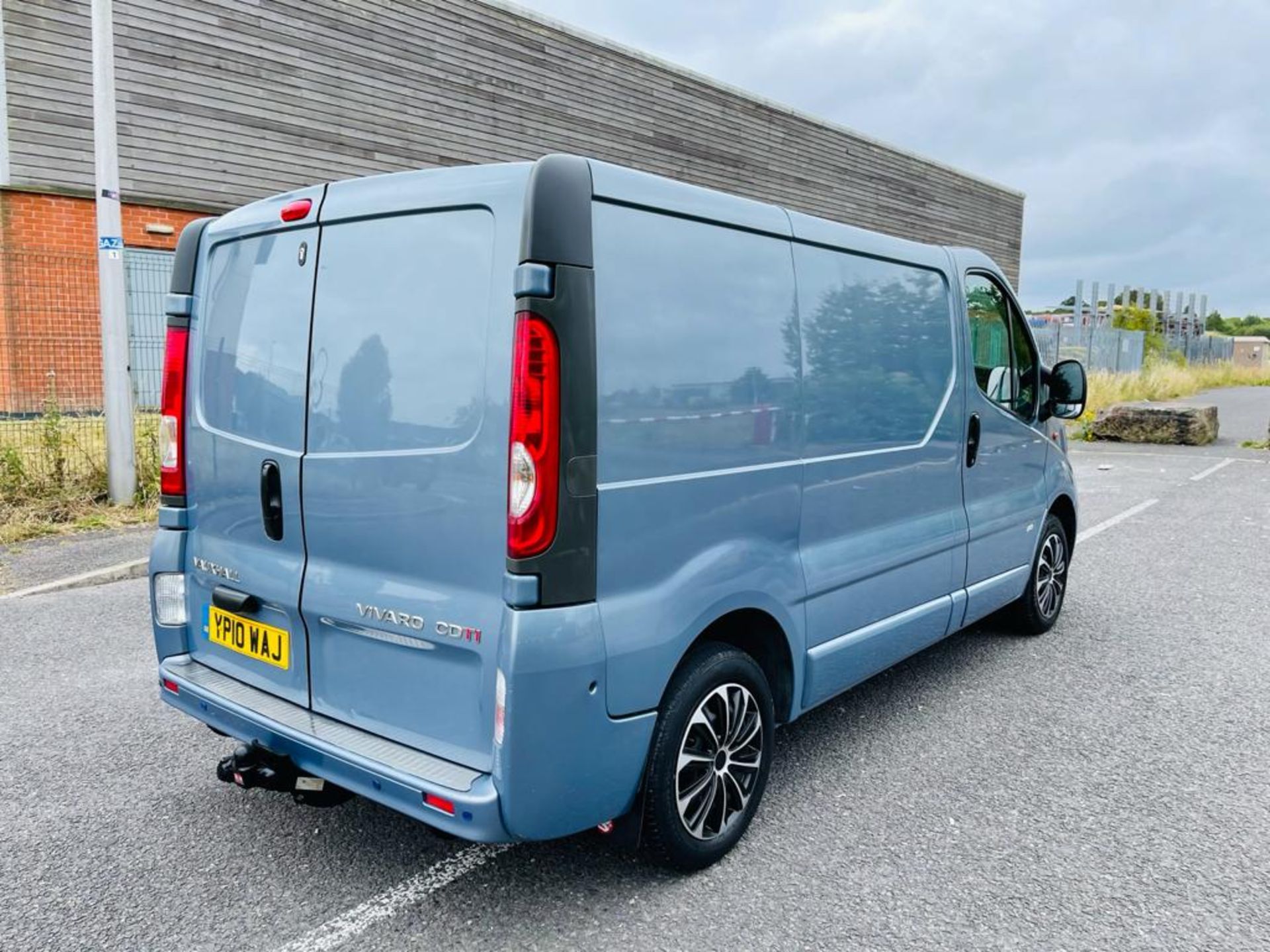 2010 VAUXHALL VIVARO SPORTIVE CDTI SWB GREY PANEL VAN, 2.0 DIESEL ENGINE, 135,508 MILES *NO VAT* - Image 4 of 16