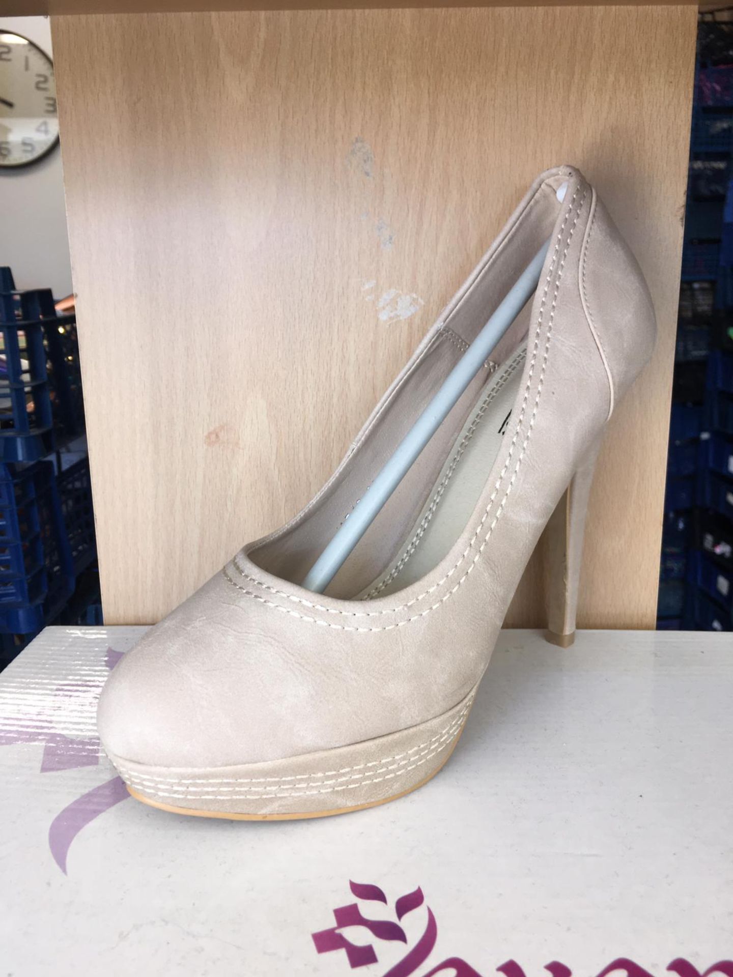 JOB LOT OF NEW SHOES DUE TO LIQUIDATION, APPROX 3000 PAIRS *NO VAT* - Image 14 of 19
