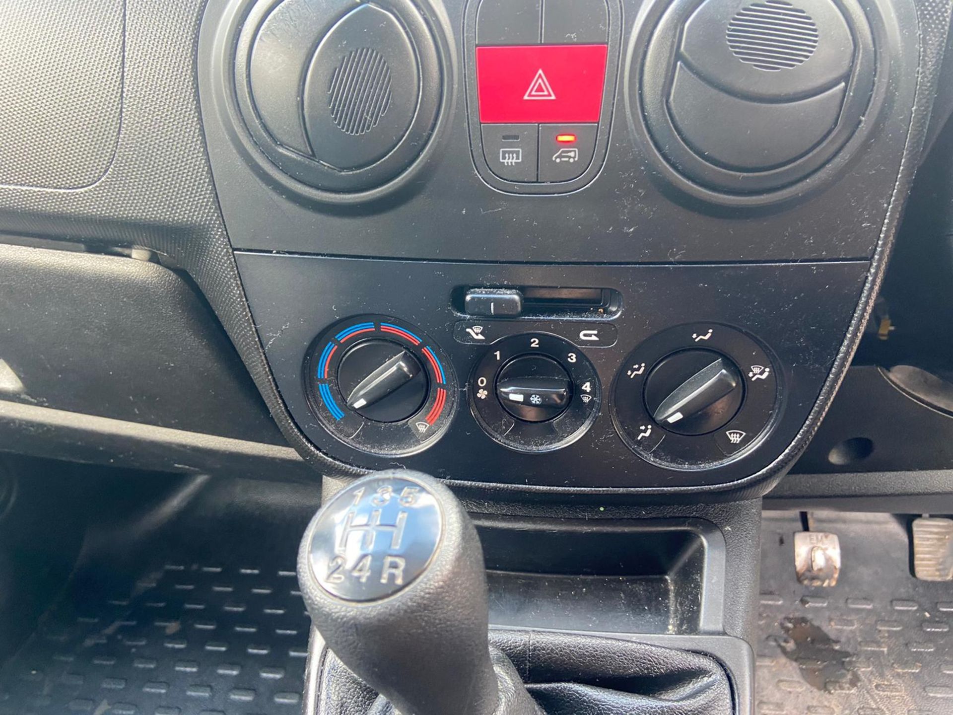 2017/67 REG PEUGEOT BIPPER PROFESSIONAL HDI 1.25 DIESEL WHITE PANEL VAN, SHOWING 2 FORMER KEEPERS - Image 8 of 11