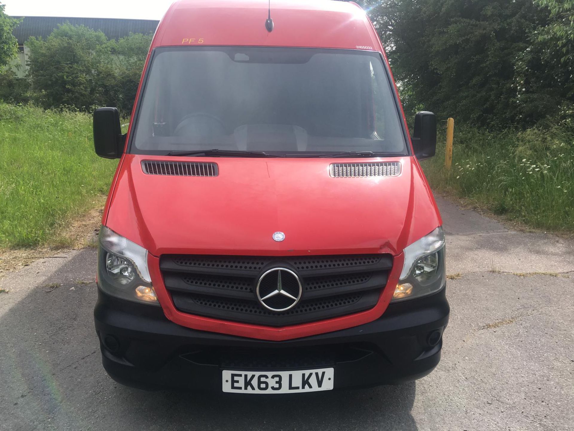 2013 MERCEDES-BENZ SPRINTER 310 CDI RED PANEL VAN, 2143cc DIESEL ENGINE, BLUE EFFICIENCY *NO VAT* - Image 2 of 27