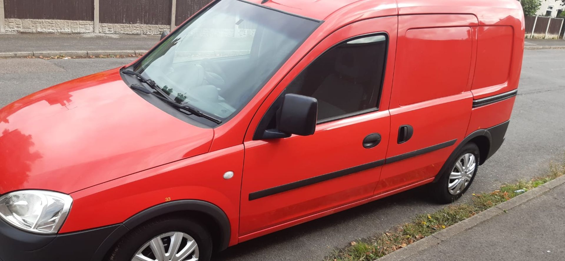 2010 VAUXHALL COMBO 1700 CDTI RED VAN, SHOWING 96,200 MILES, 1.3 DIESEL ENGINE *PLUS VAT* - Image 3 of 17